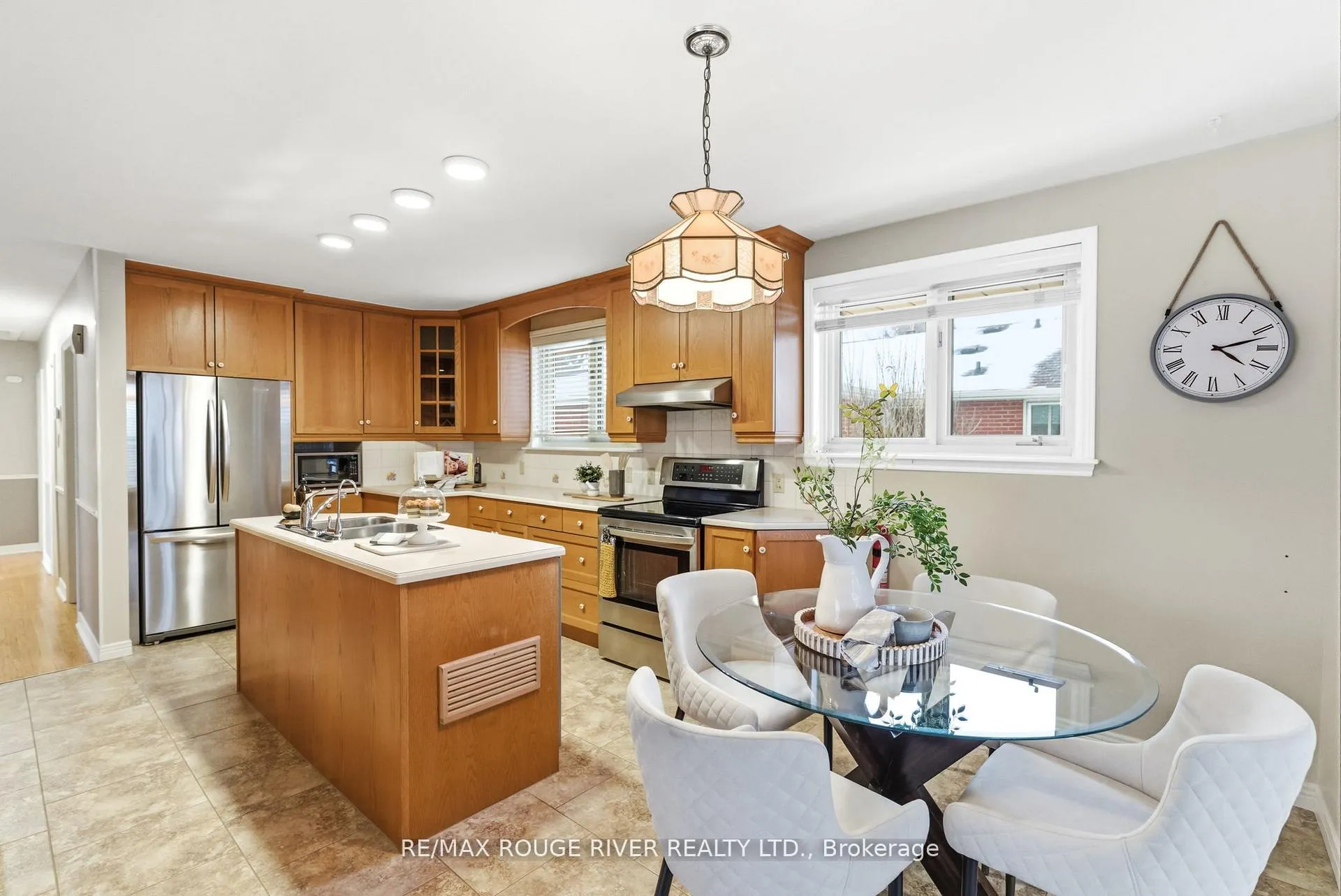 Photo 9 of 419 Cochrane Street, Whitby, Downtown Whitby — HOMEH