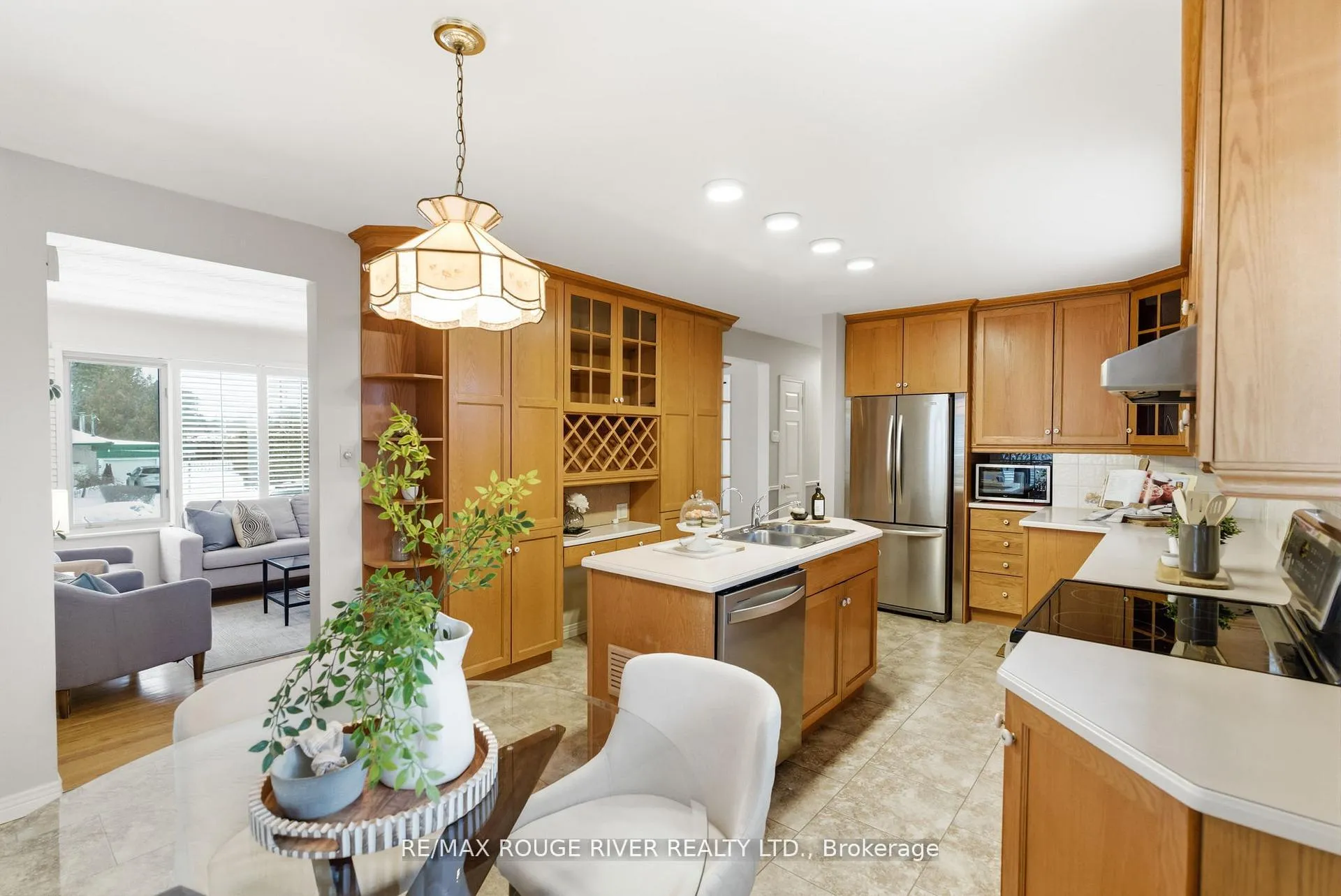 Photo 11 of 419 Cochrane Street, Whitby, Downtown Whitby — HOMEH