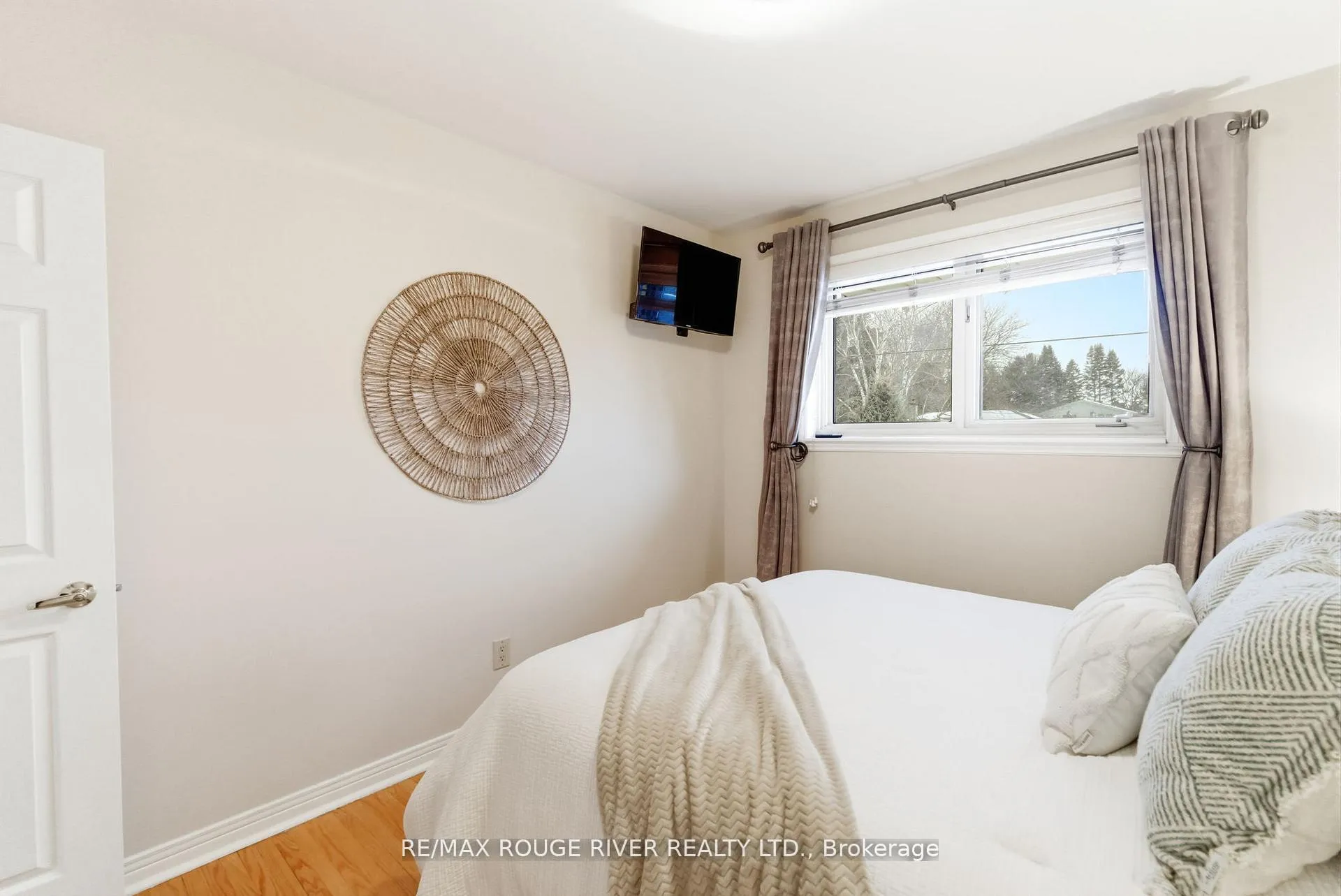 Photo 23 of 419 Cochrane Street, Whitby, Downtown Whitby — HOMEH