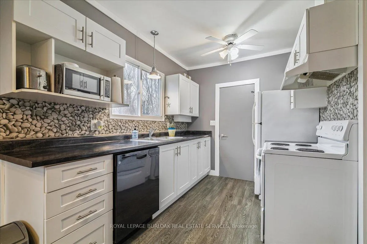 Photo 17 of 7 North Park Avenue, Hamilton, Hamilton Beach — HOMEH