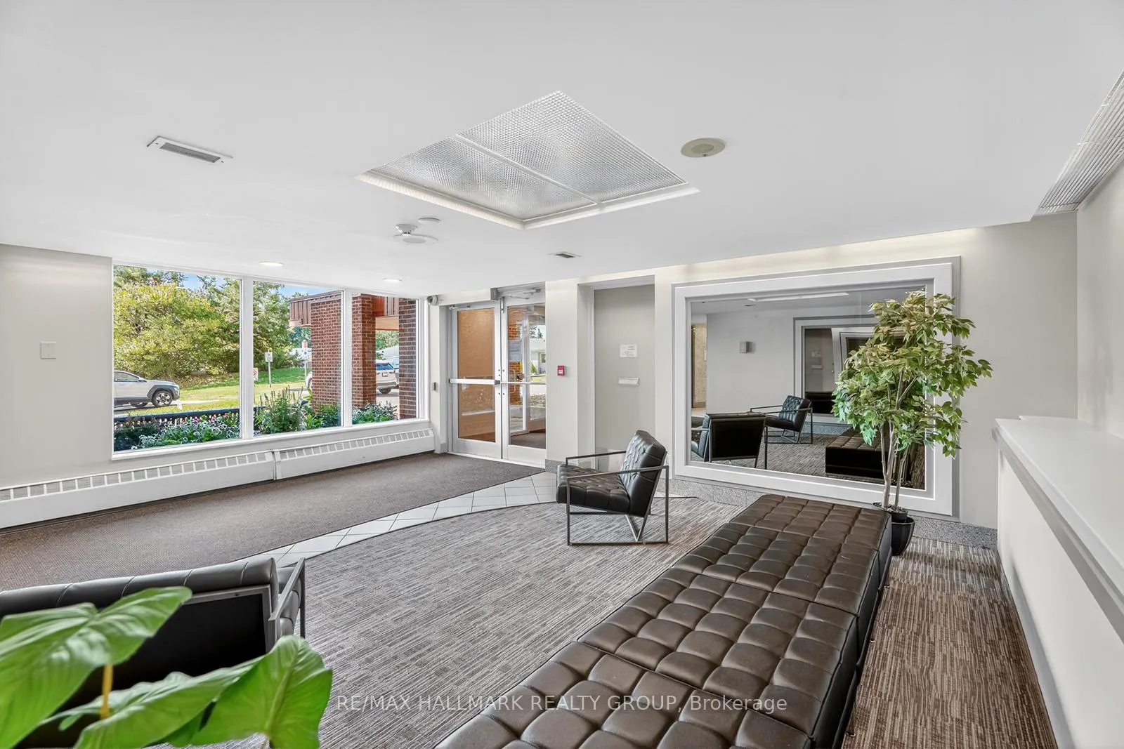 Photo 4 of Unit 304, 915 Elmsmere Road, Ottawa, Beacon Hill South — HOMEH