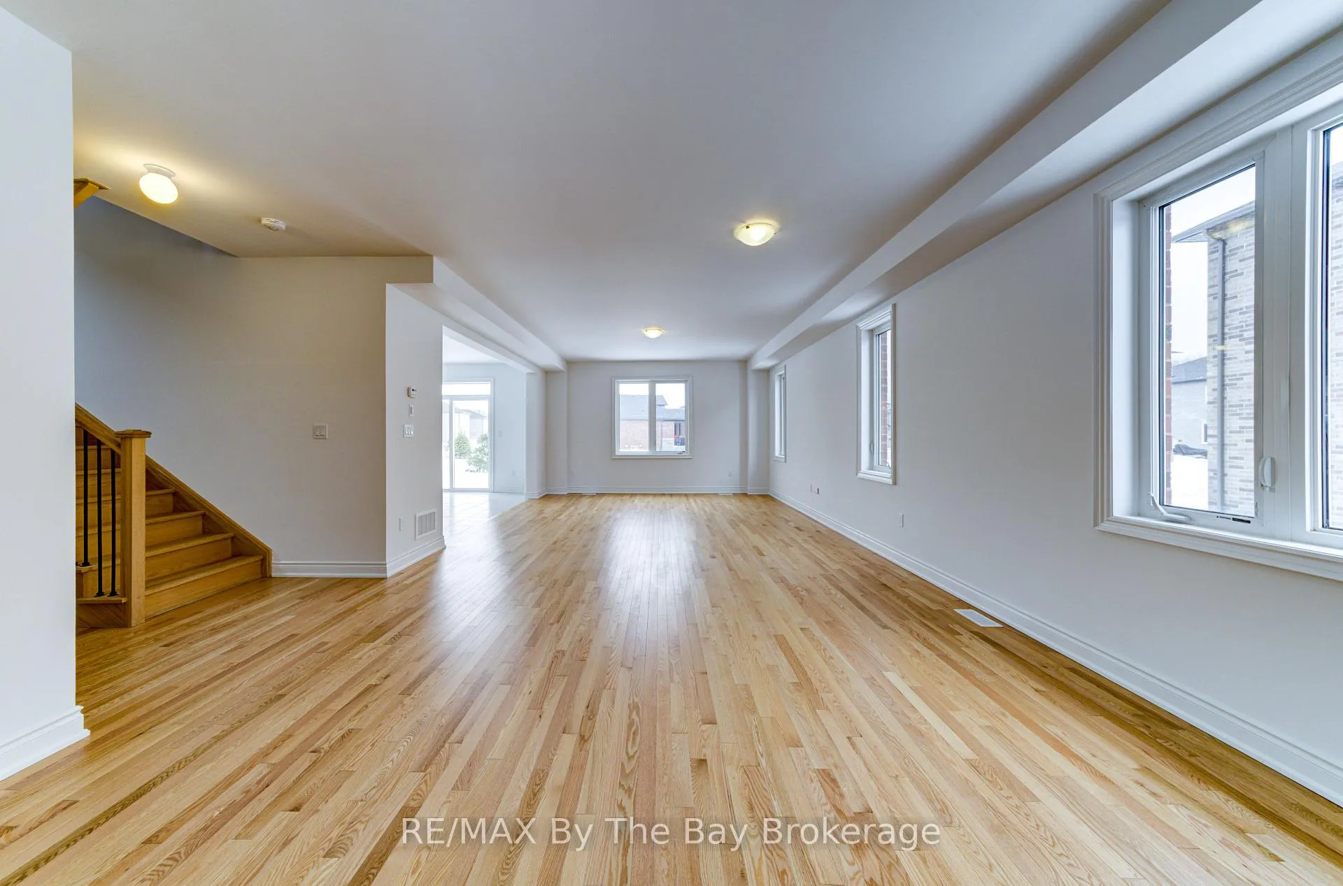 Photo 4 of 65 Amber Drive, Wasaga Beach — HOMEH