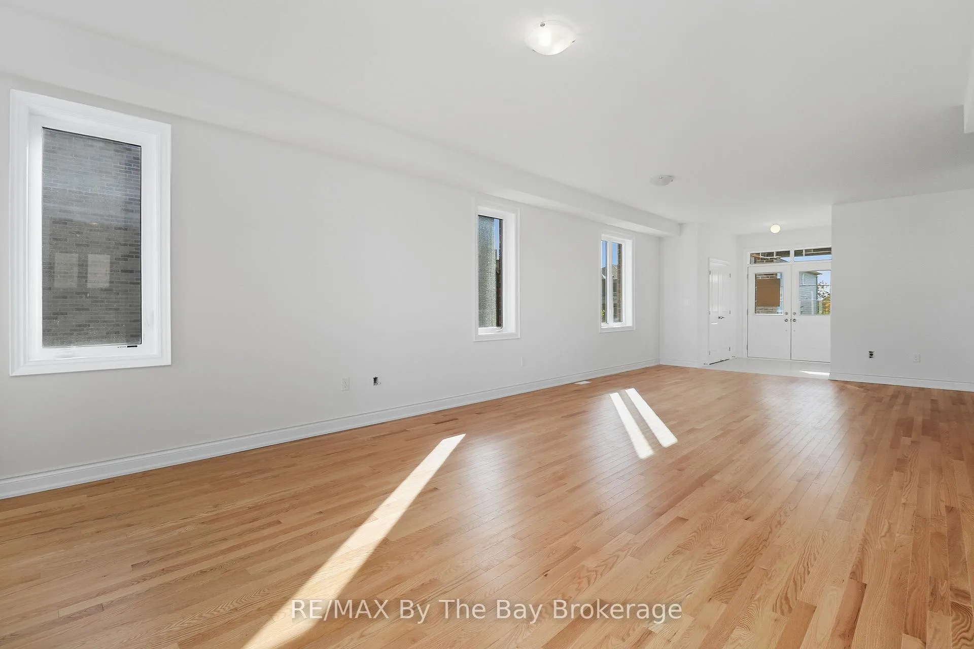 Photo 8 of 65 Amber Drive, Wasaga Beach — HOMEH