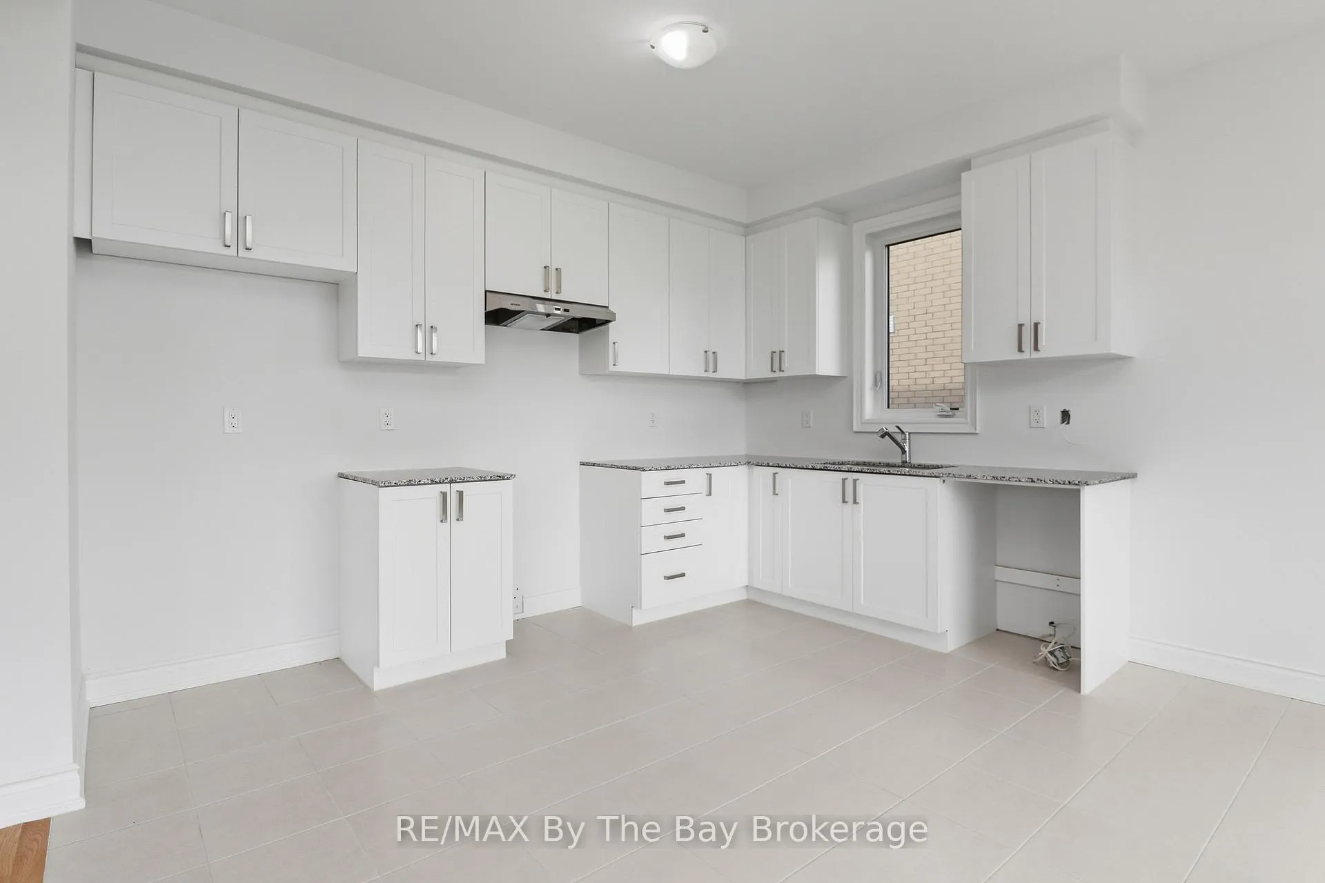 Photo 10 of 65 Amber Drive, Wasaga Beach — HOMEH