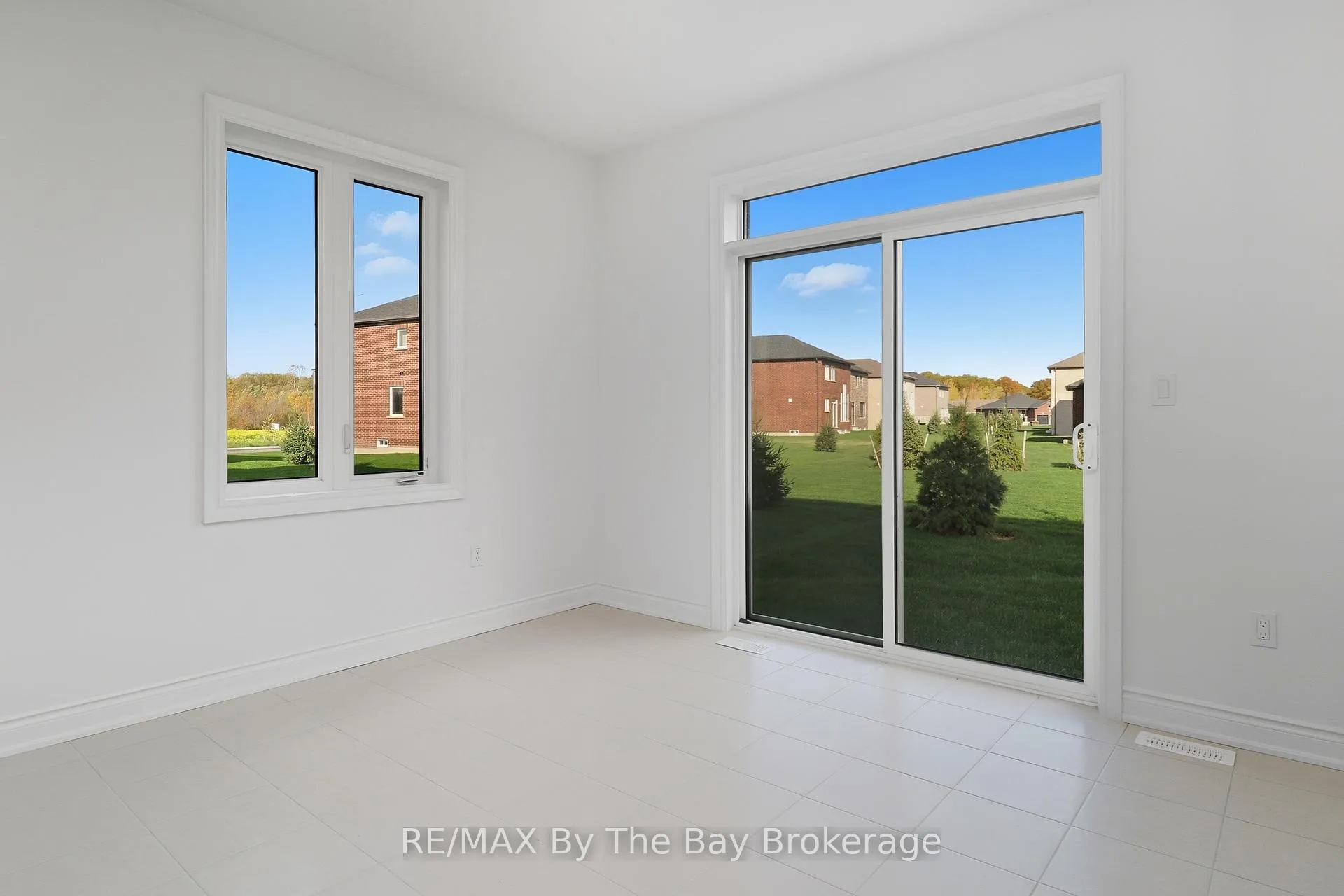 Photo 11 of 65 Amber Drive, Wasaga Beach — HOMEH