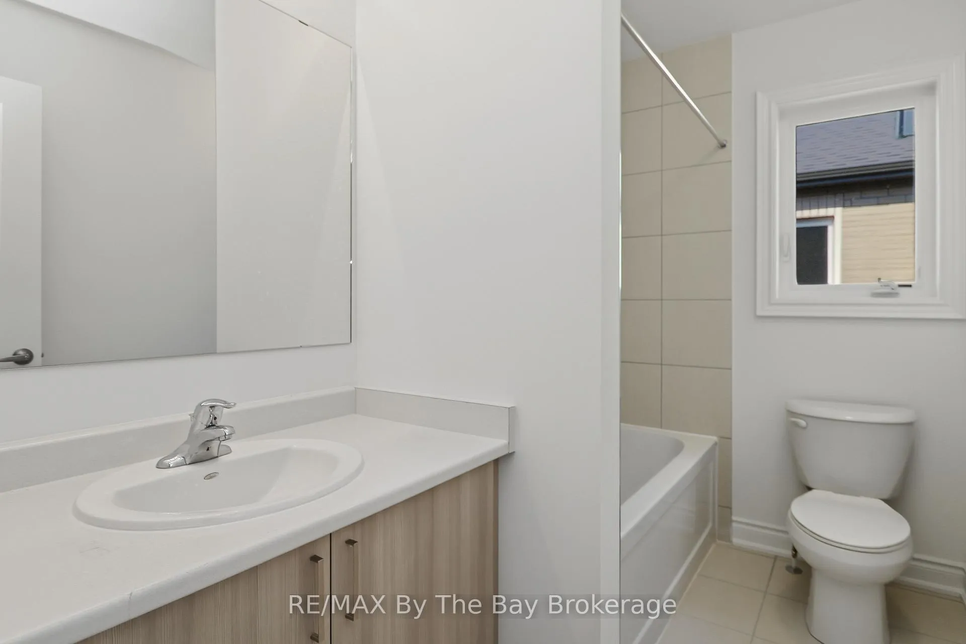 Photo 20 of 65 Amber Drive, Wasaga Beach — HOMEH