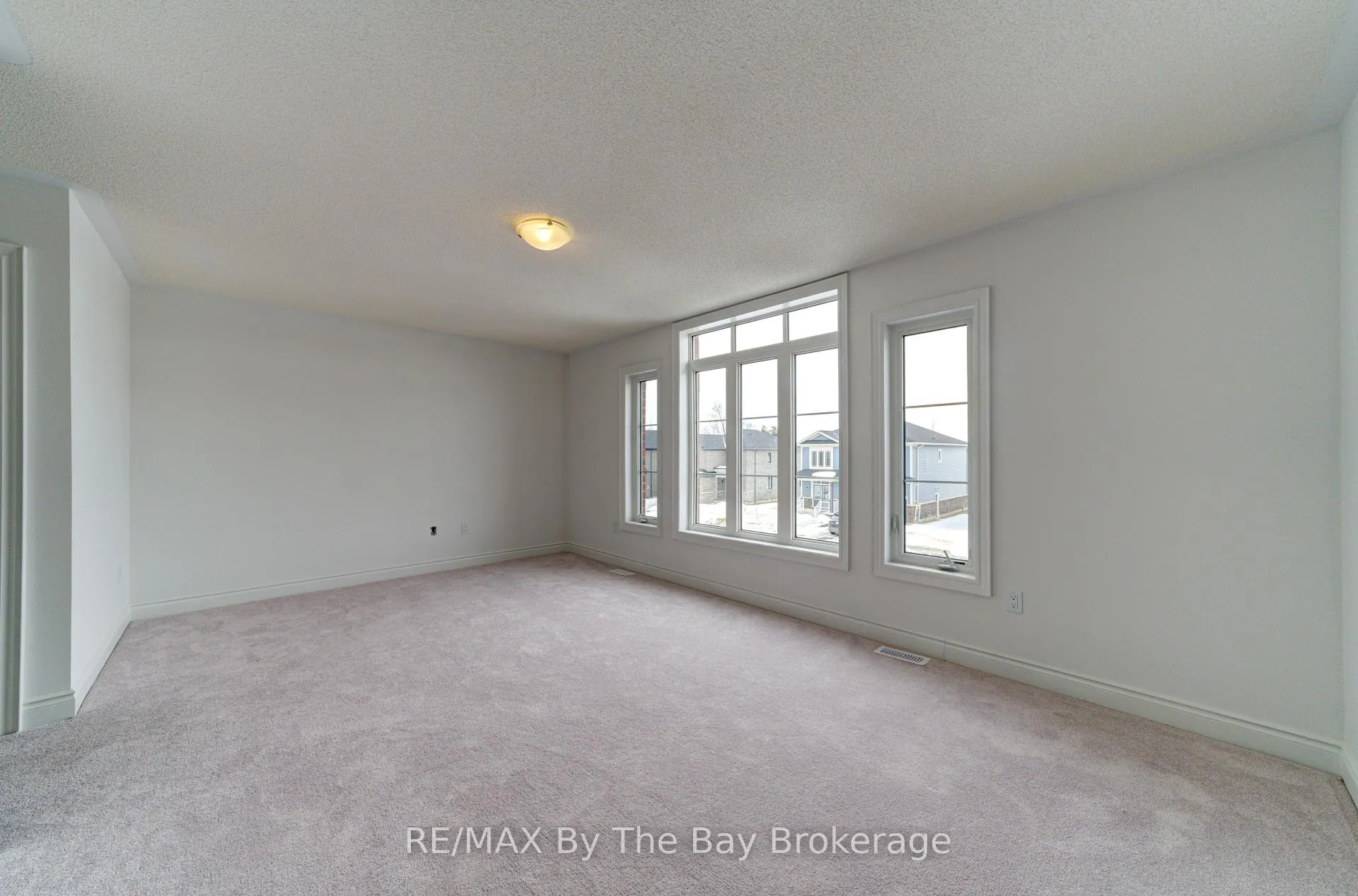 Photo 23 of 65 Amber Drive, Wasaga Beach — HOMEH