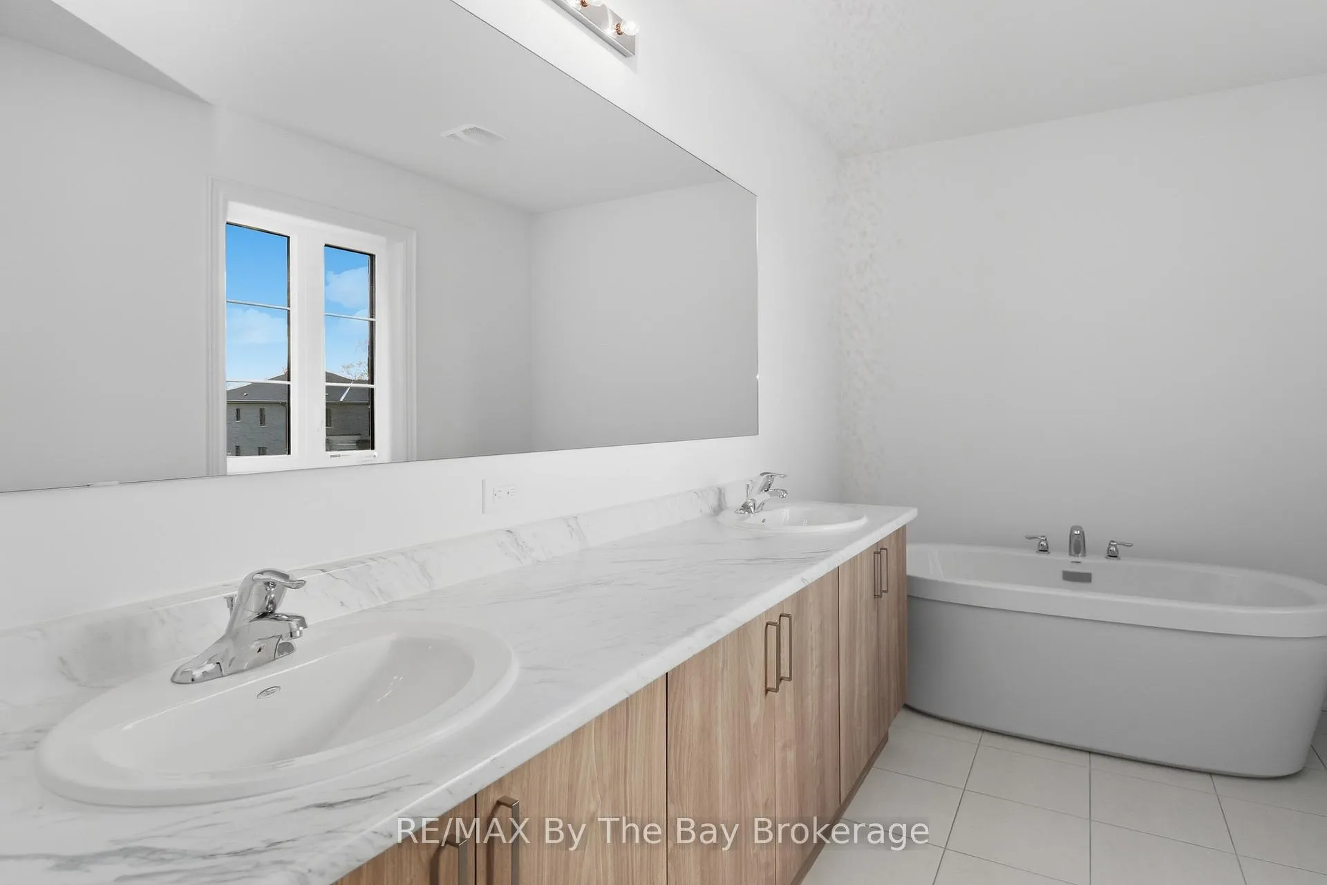 Photo 24 of 65 Amber Drive, Wasaga Beach — HOMEH