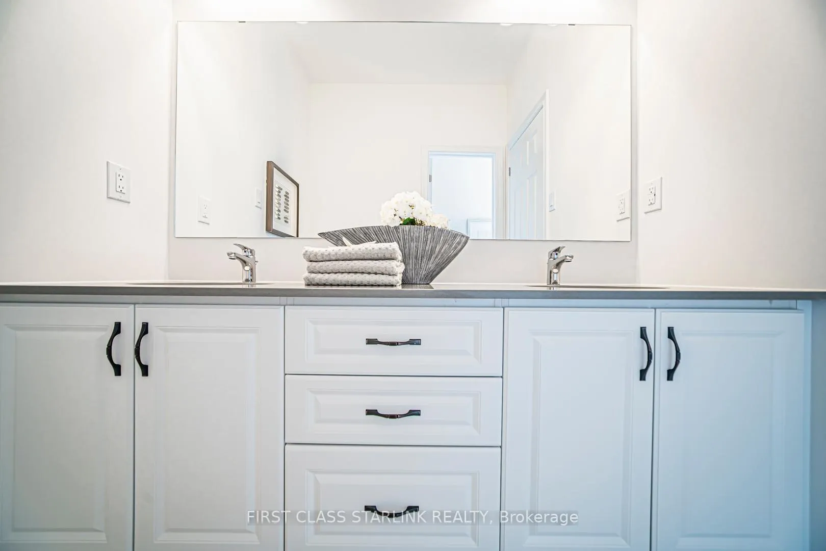 Photo 10 of 52 Jinnah Avenue, Markham, Middlefield — HOMEH
