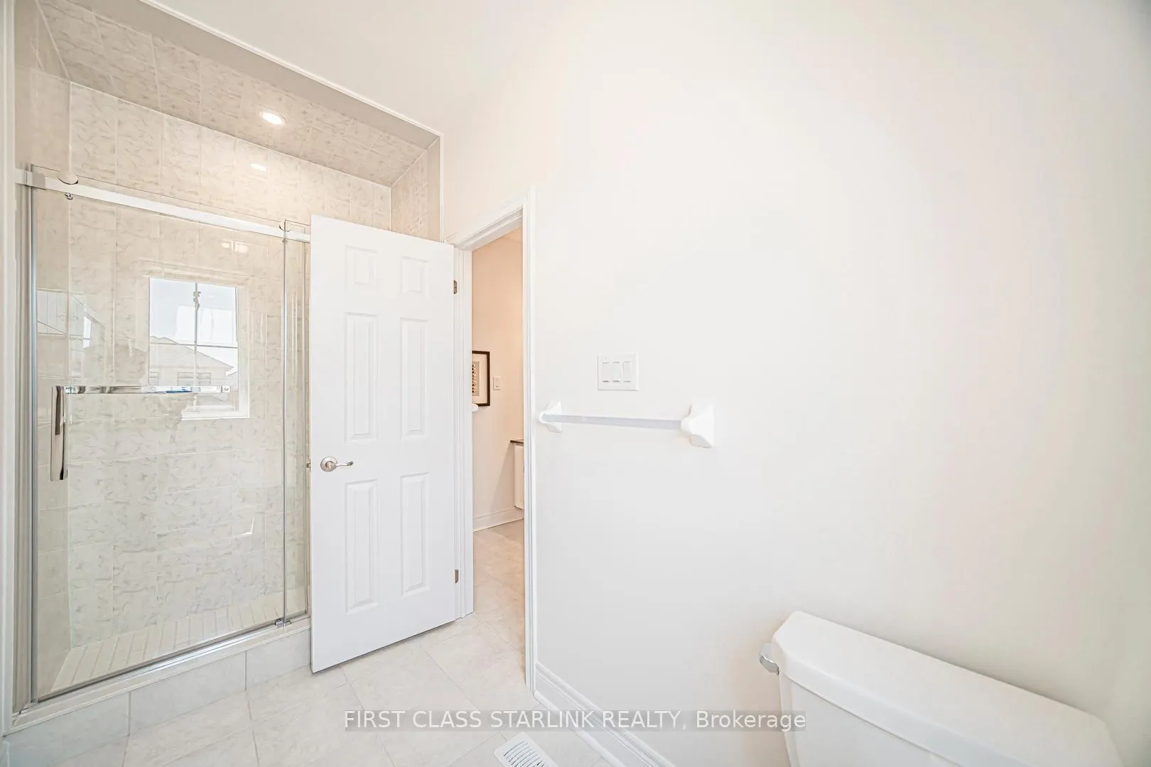 Photo 12 of 52 Jinnah Avenue, Markham, Middlefield — HOMEH