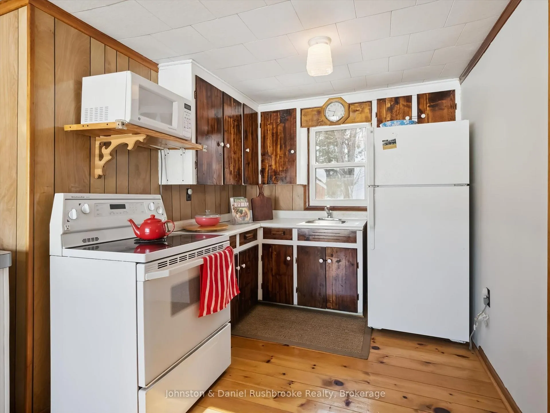 Photo 10 of 1020 Gordonier Lk Rd Pine, Bracebridge, Draper — HOMEH