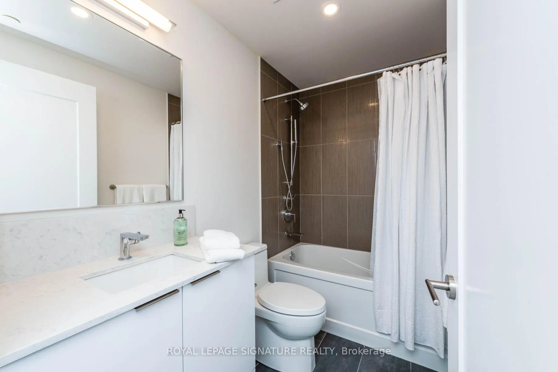Photo 8 of Unit 5006, 28 Freeland Street, Toronto, Waterfront Communities — HOMEH
