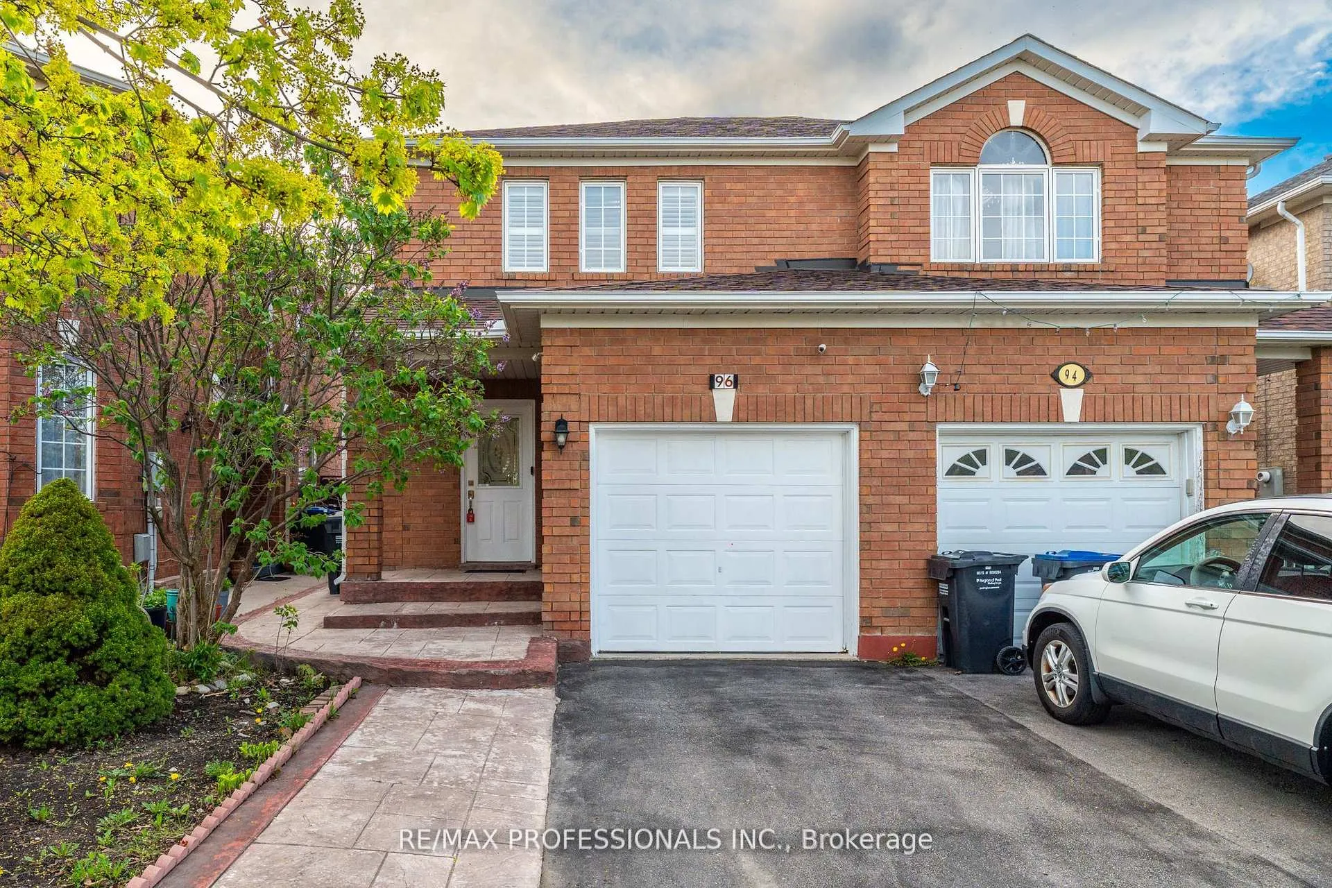 Front of 96 Lake Louise Drive