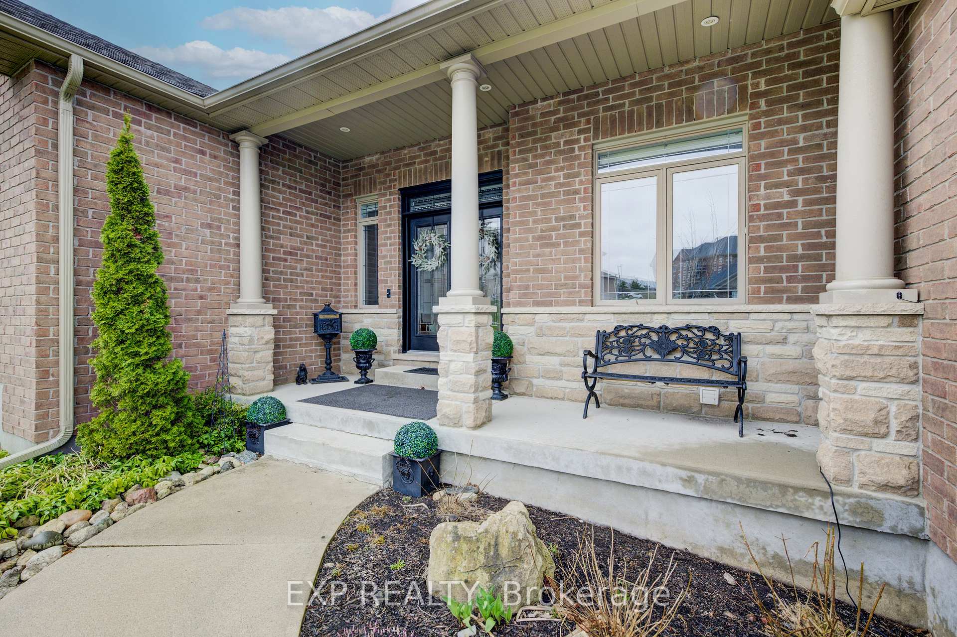 Photo 2 of 85 Andrews Drive W, Mapleton, Rural Mapleton — HOMEH