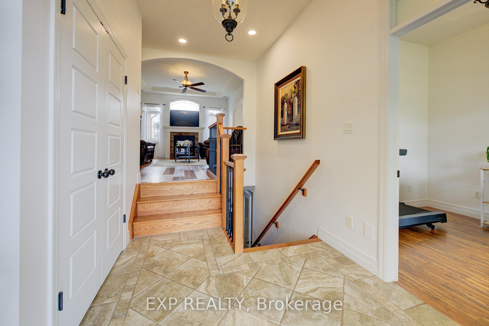 Photo 3 of 85 Andrews Drive W, Mapleton, Rural Mapleton — HOMEH