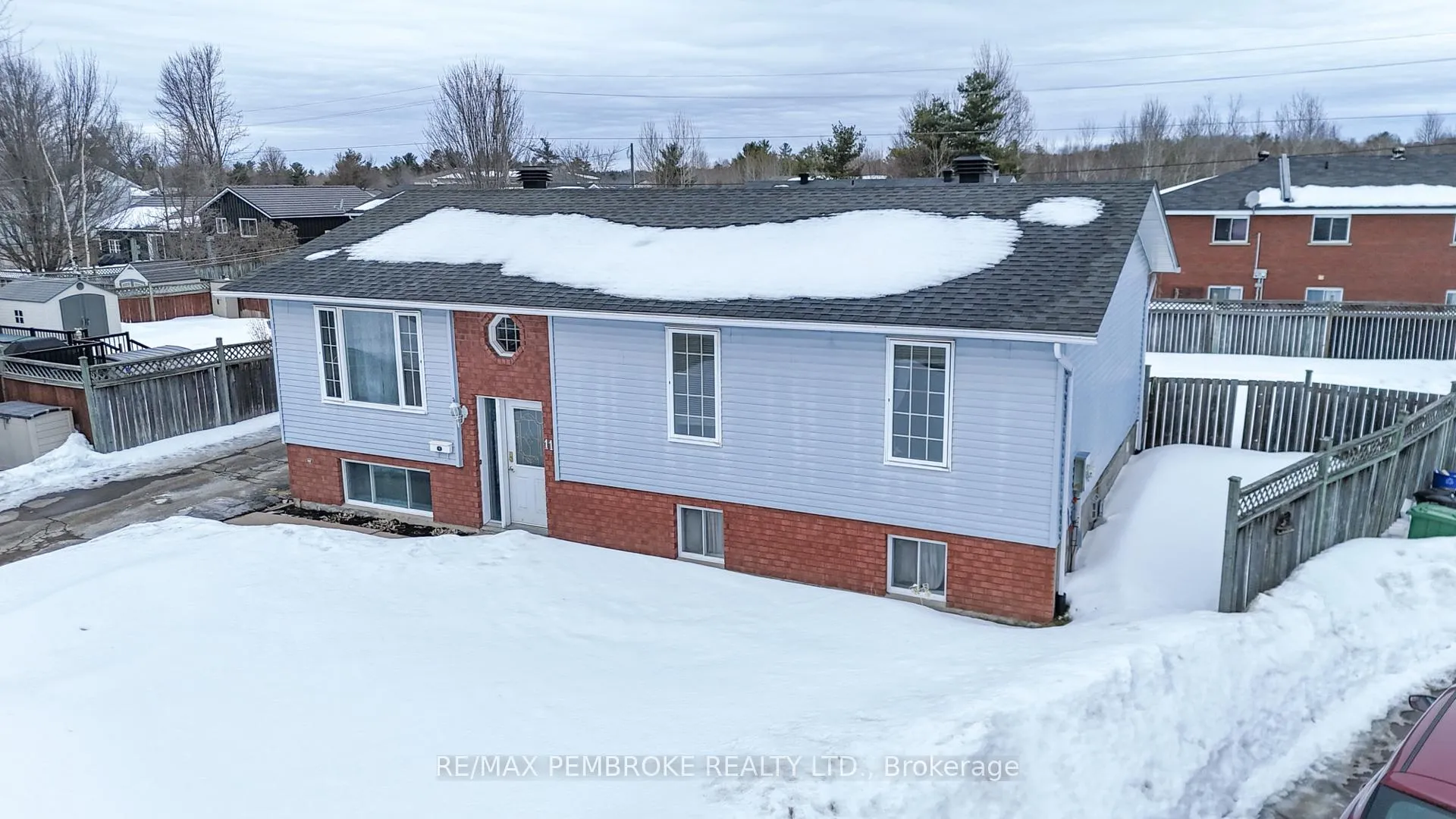 Photo 2 of 11 Craig Place, Petawawa — HOMEH