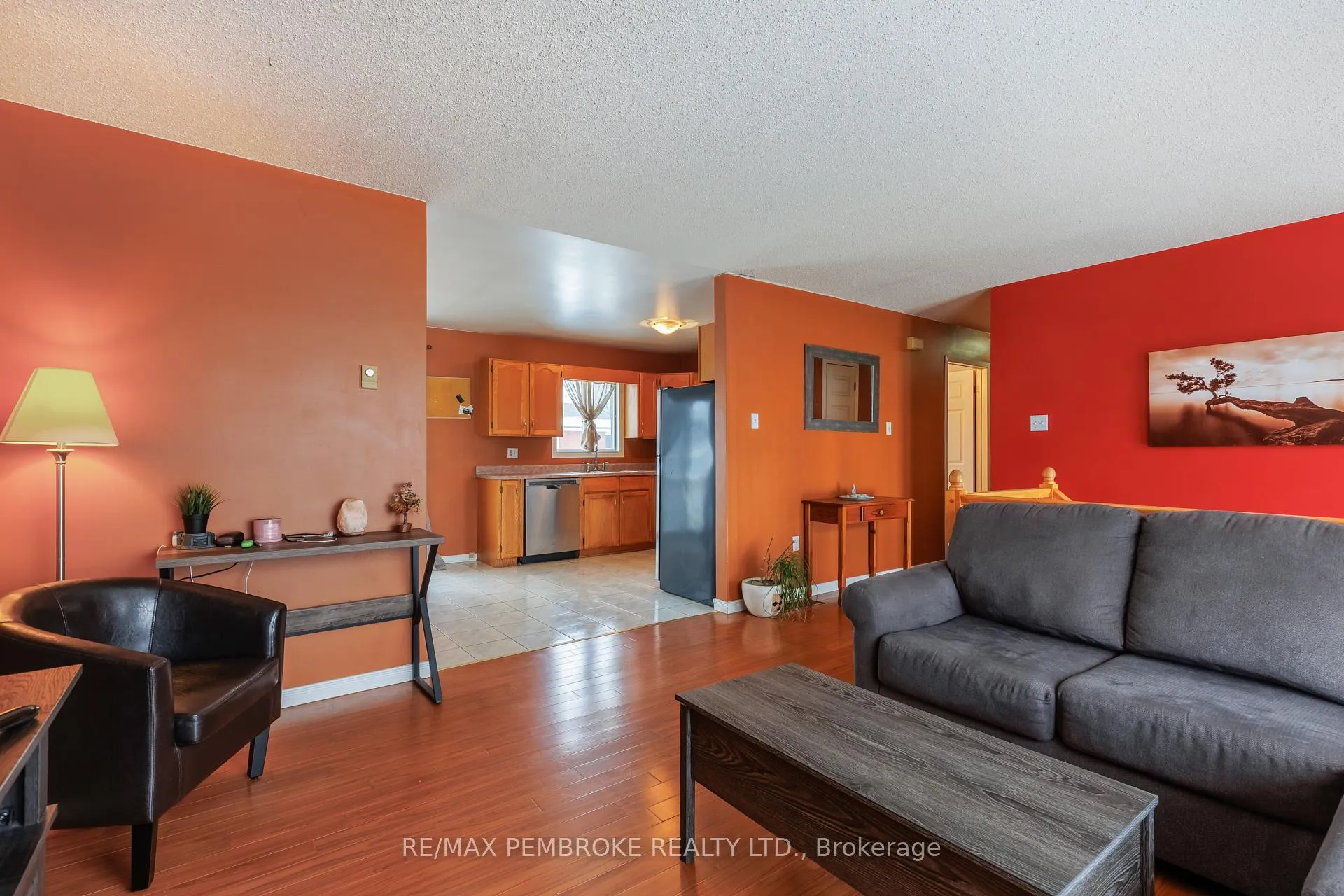 Photo 9 of 11 Craig Place, Petawawa — HOMEH