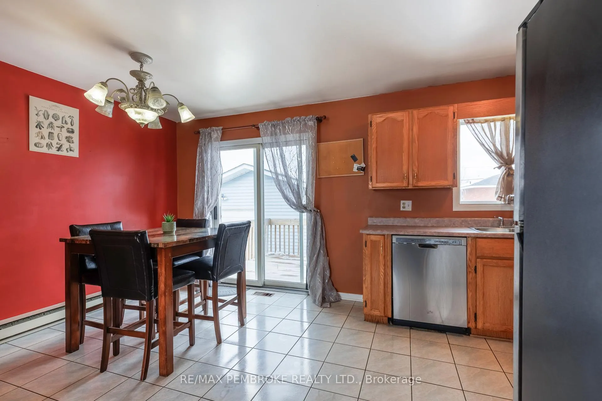 Photo 11 of 11 Craig Place, Petawawa — HOMEH