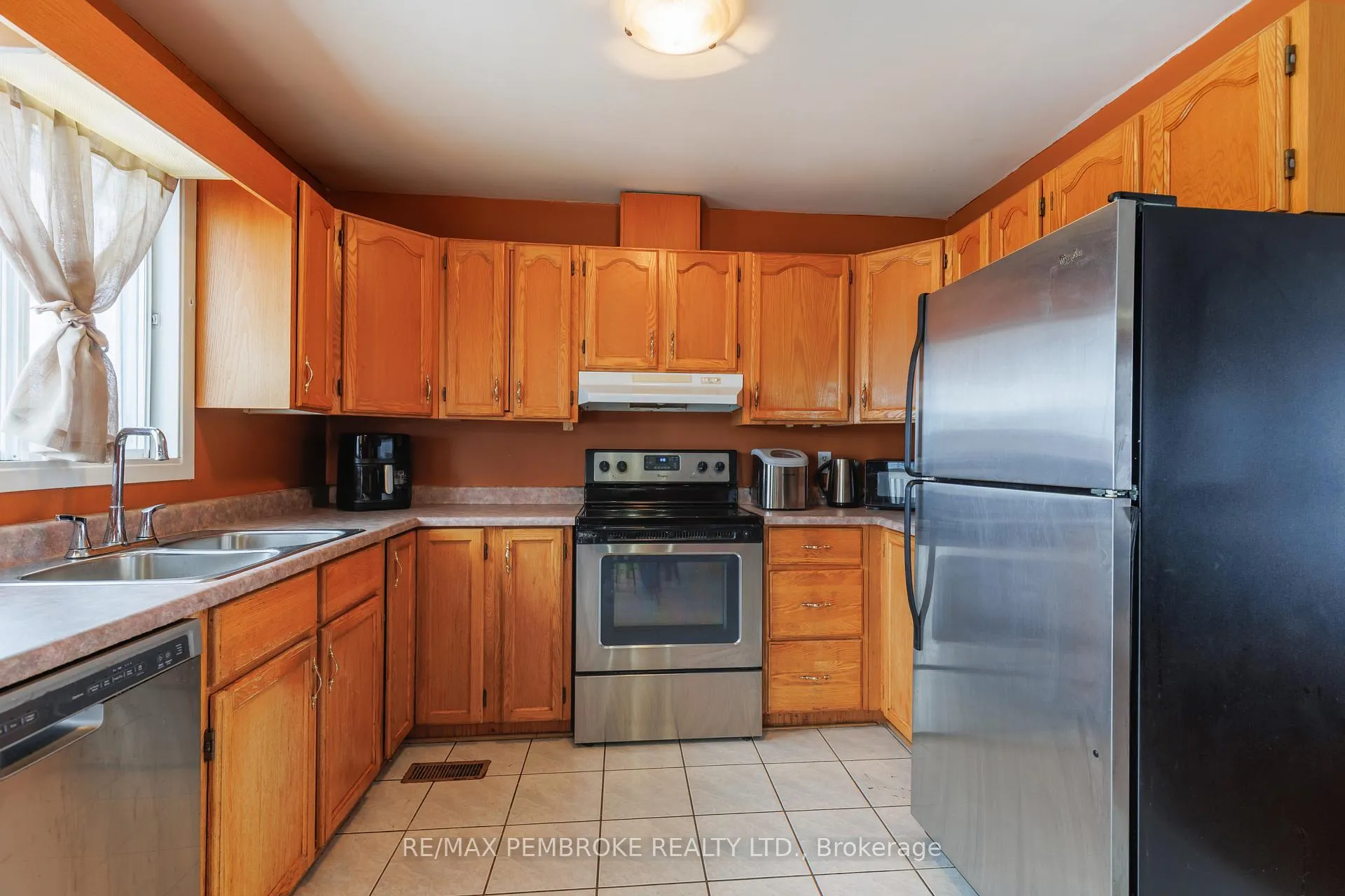 Photo 12 of 11 Craig Place, Petawawa — HOMEH