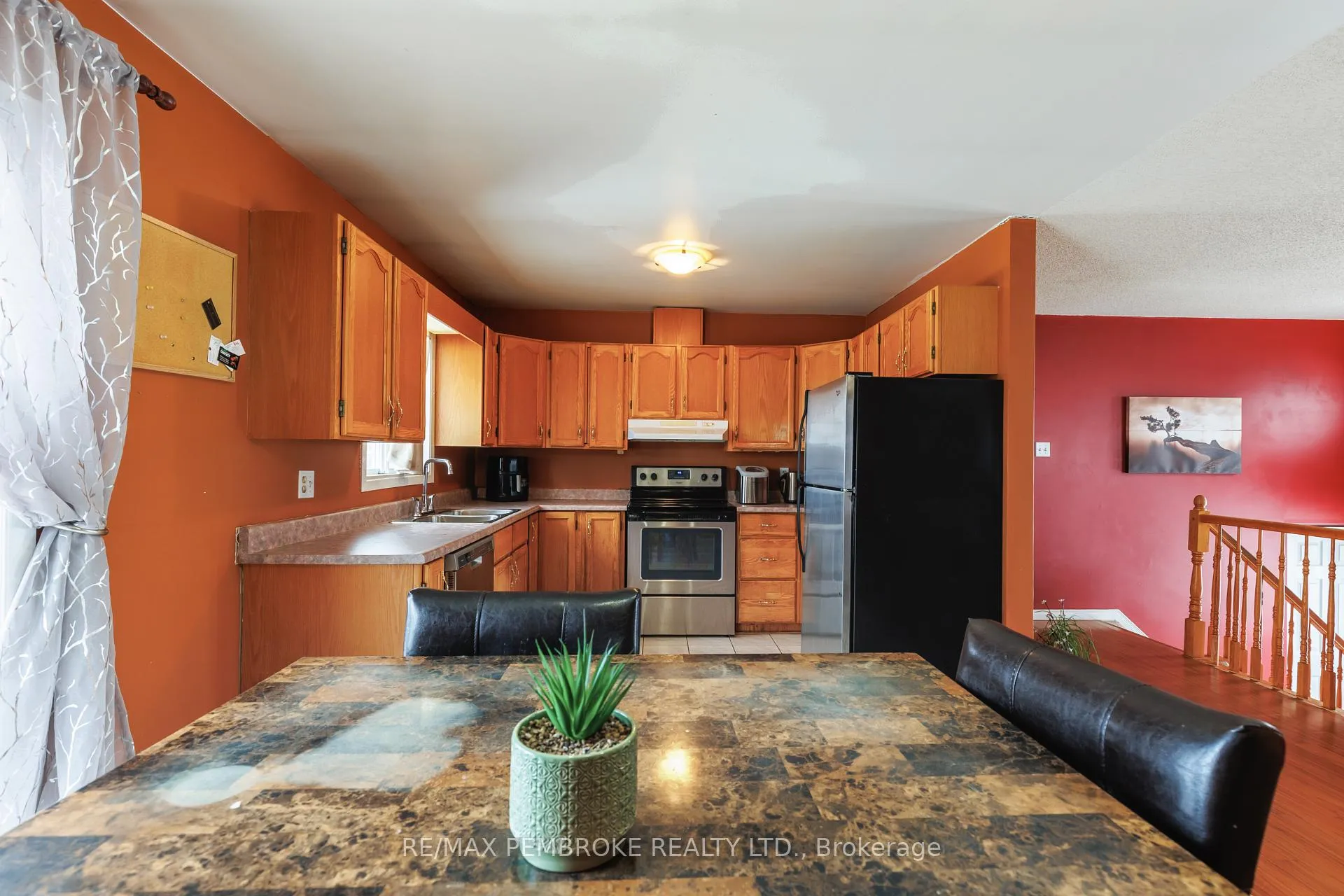 Photo 16 of 11 Craig Place, Petawawa — HOMEH