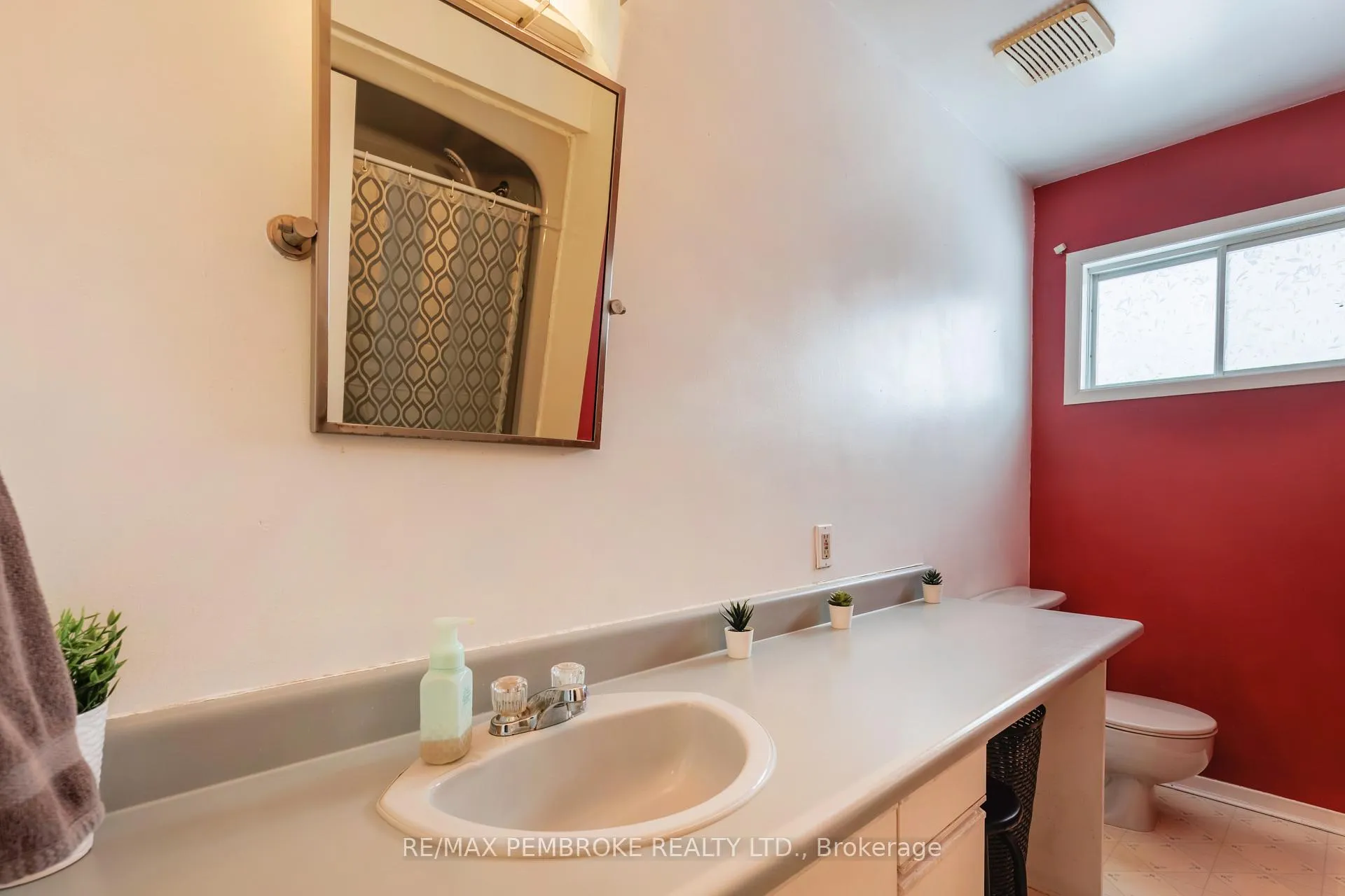 Photo 19 of 11 Craig Place, Petawawa — HOMEH