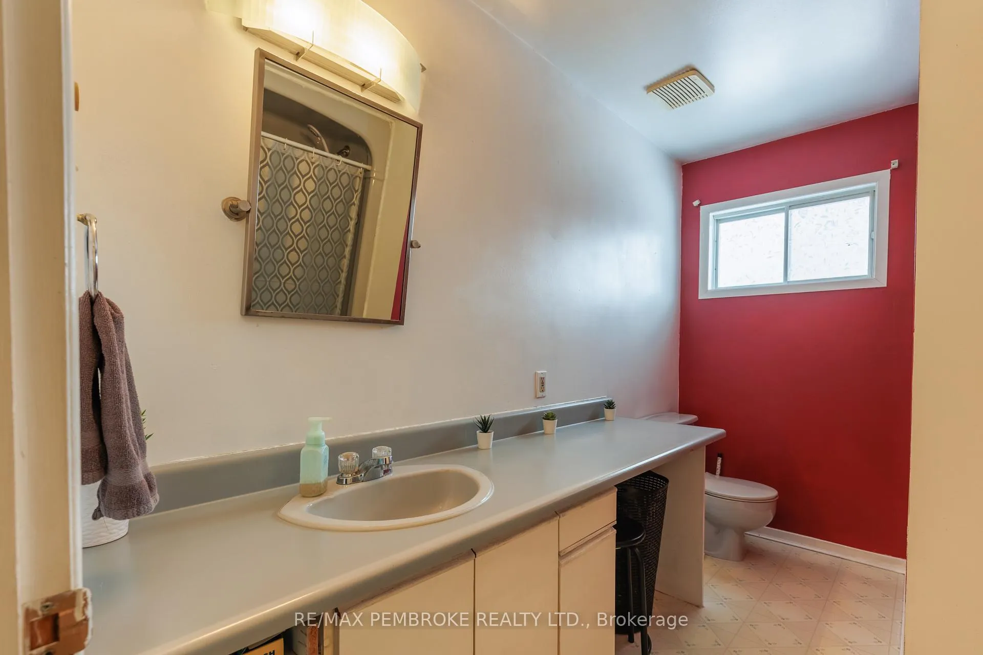 Photo 22 of 11 Craig Place, Petawawa — HOMEH