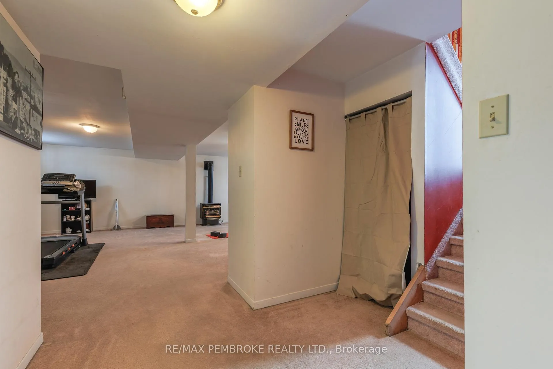 Photo 31 of 11 Craig Place, Petawawa — HOMEH