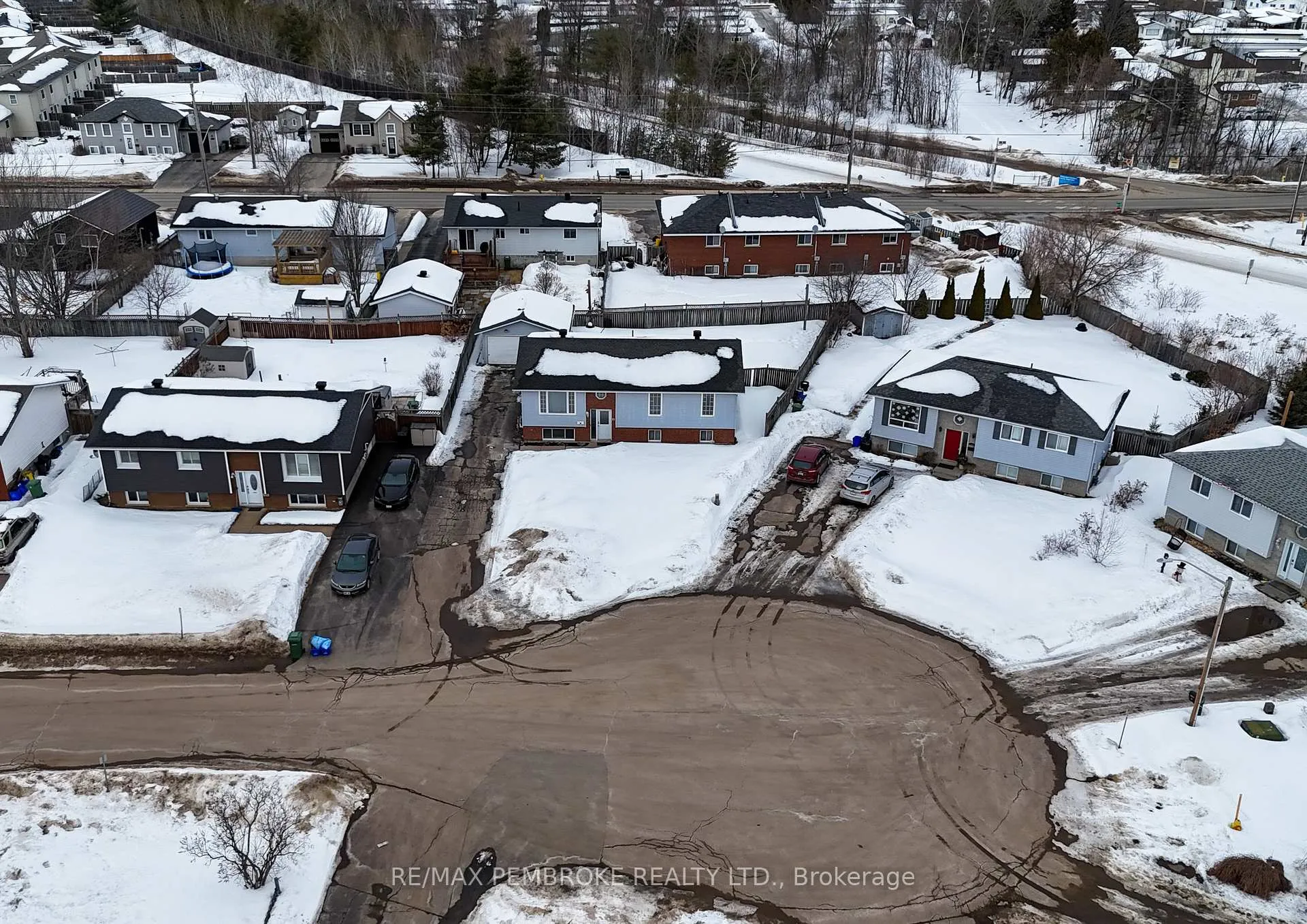 Photo 46 of 11 Craig Place, Petawawa — HOMEH