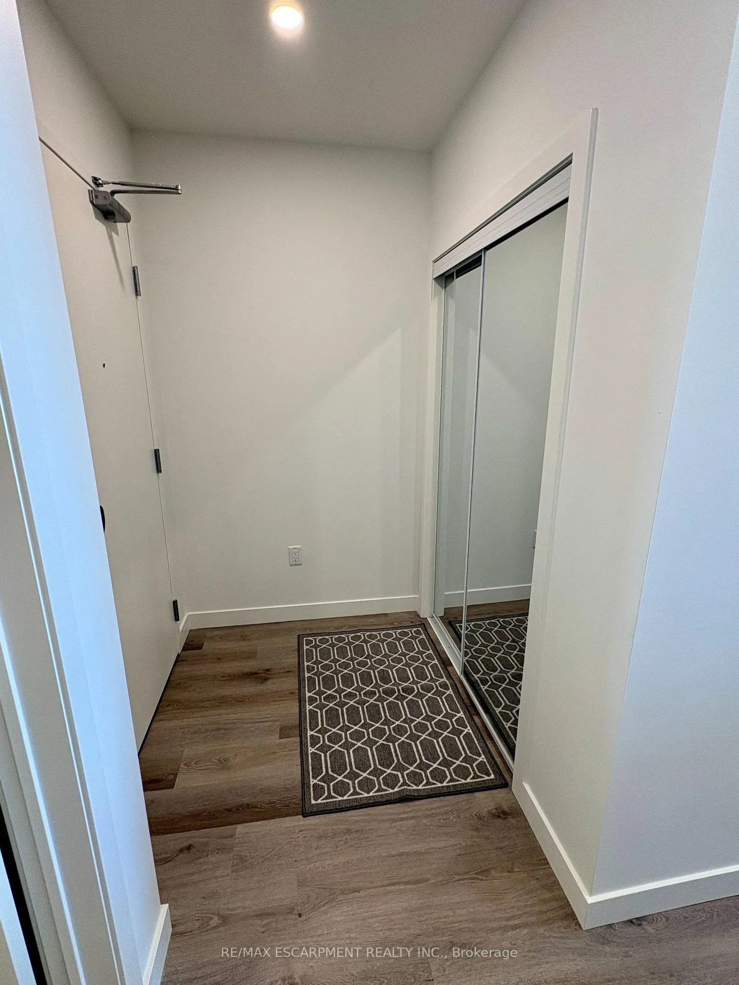 Photo 2 of Unit 617, 461 Green Road, Hamilton, Lakeshore — HOMEH