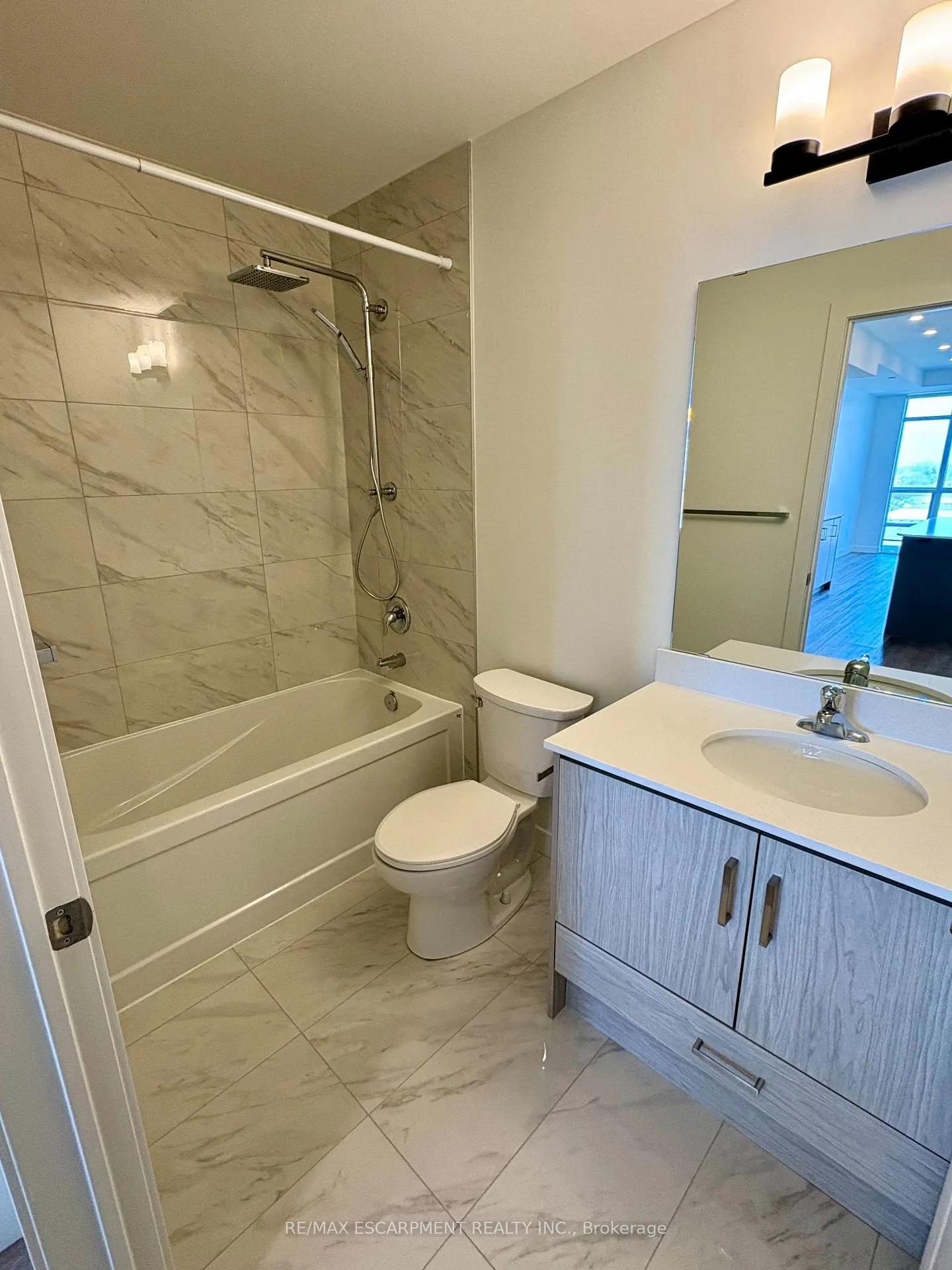 Photo 3 of Unit 617, 461 Green Road, Hamilton, Lakeshore — HOMEH