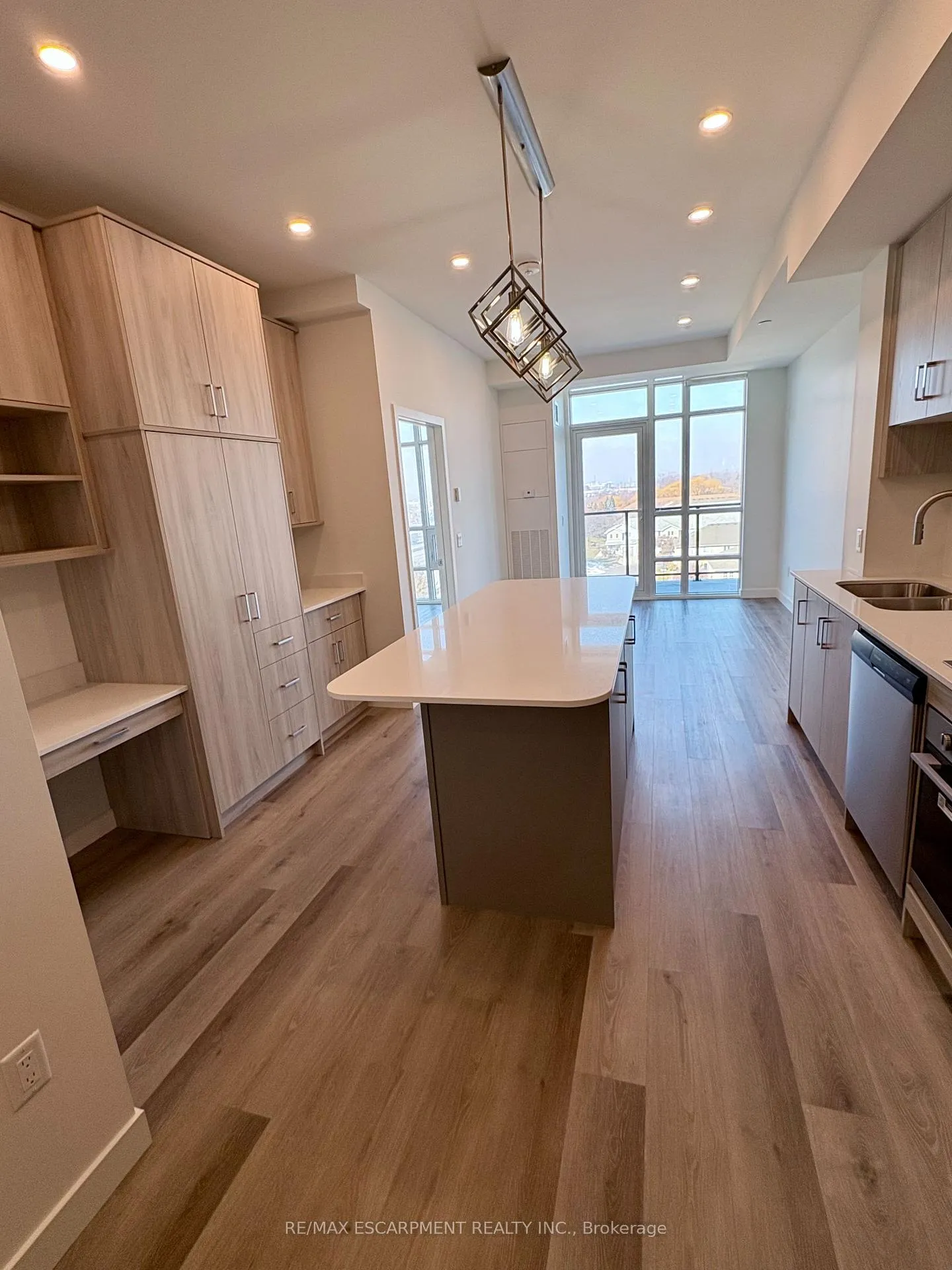 Photo 5 of Unit 617, 461 Green Road, Hamilton, Lakeshore — HOMEH