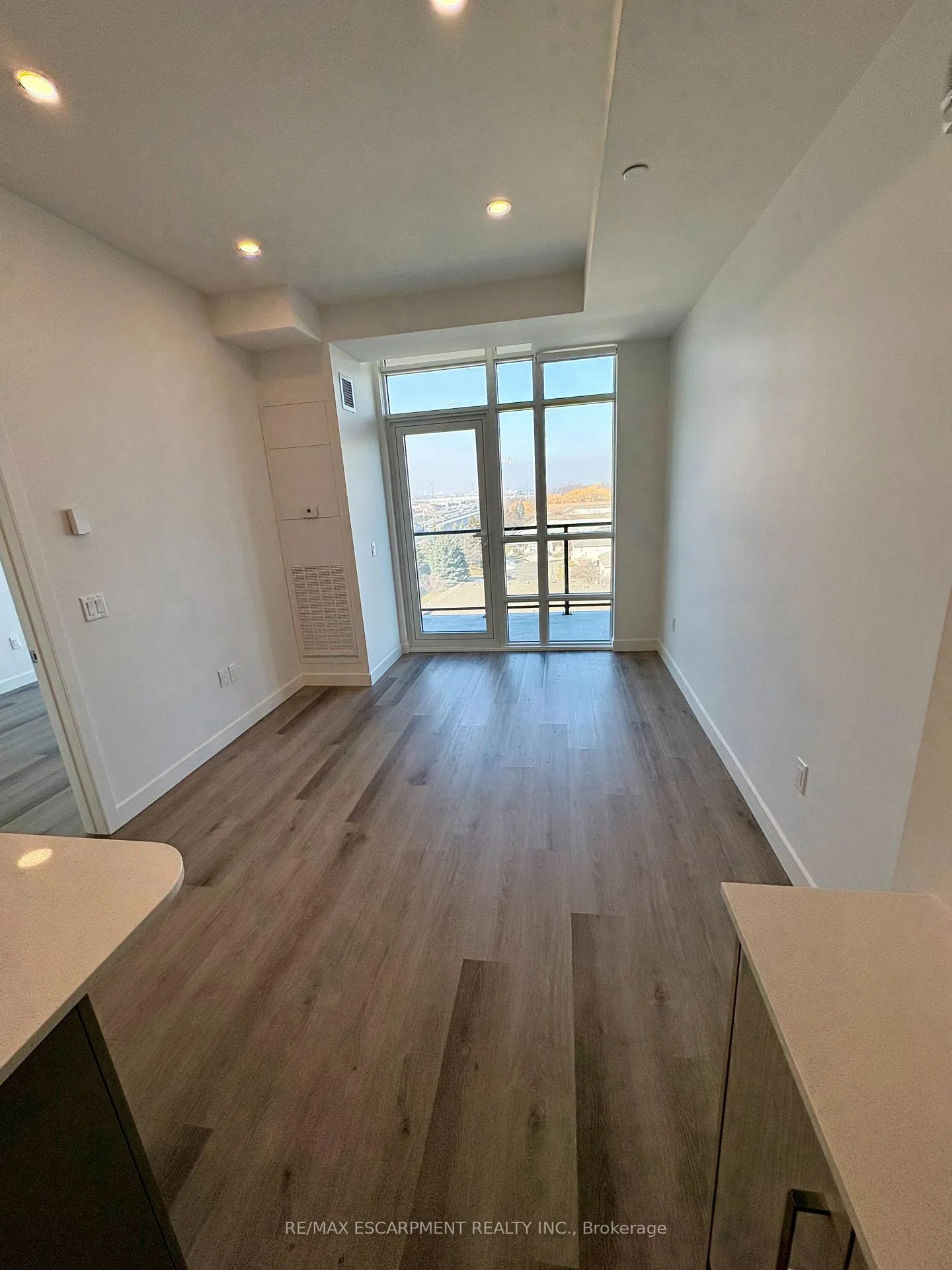 Photo 9 of Unit 617, 461 Green Road, Hamilton, Lakeshore — HOMEH