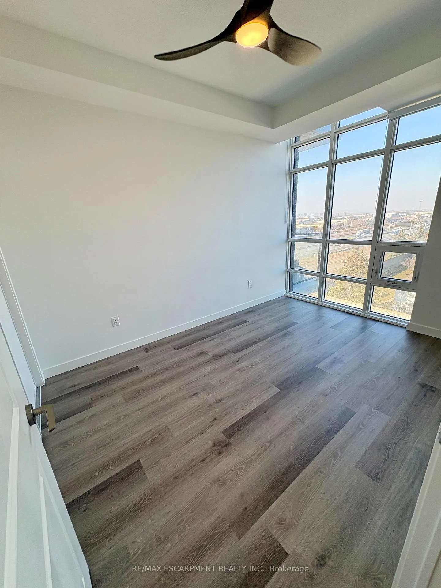Photo 10 of Unit 617, 461 Green Road, Hamilton, Lakeshore — HOMEH