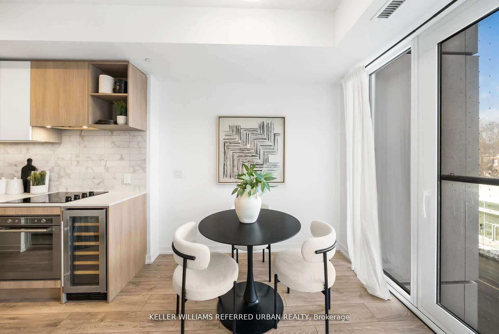 Photo 3 of Unit 322, 2020 Bathurst Street, Toronto, Humewood-Cedarvale — HOMEH