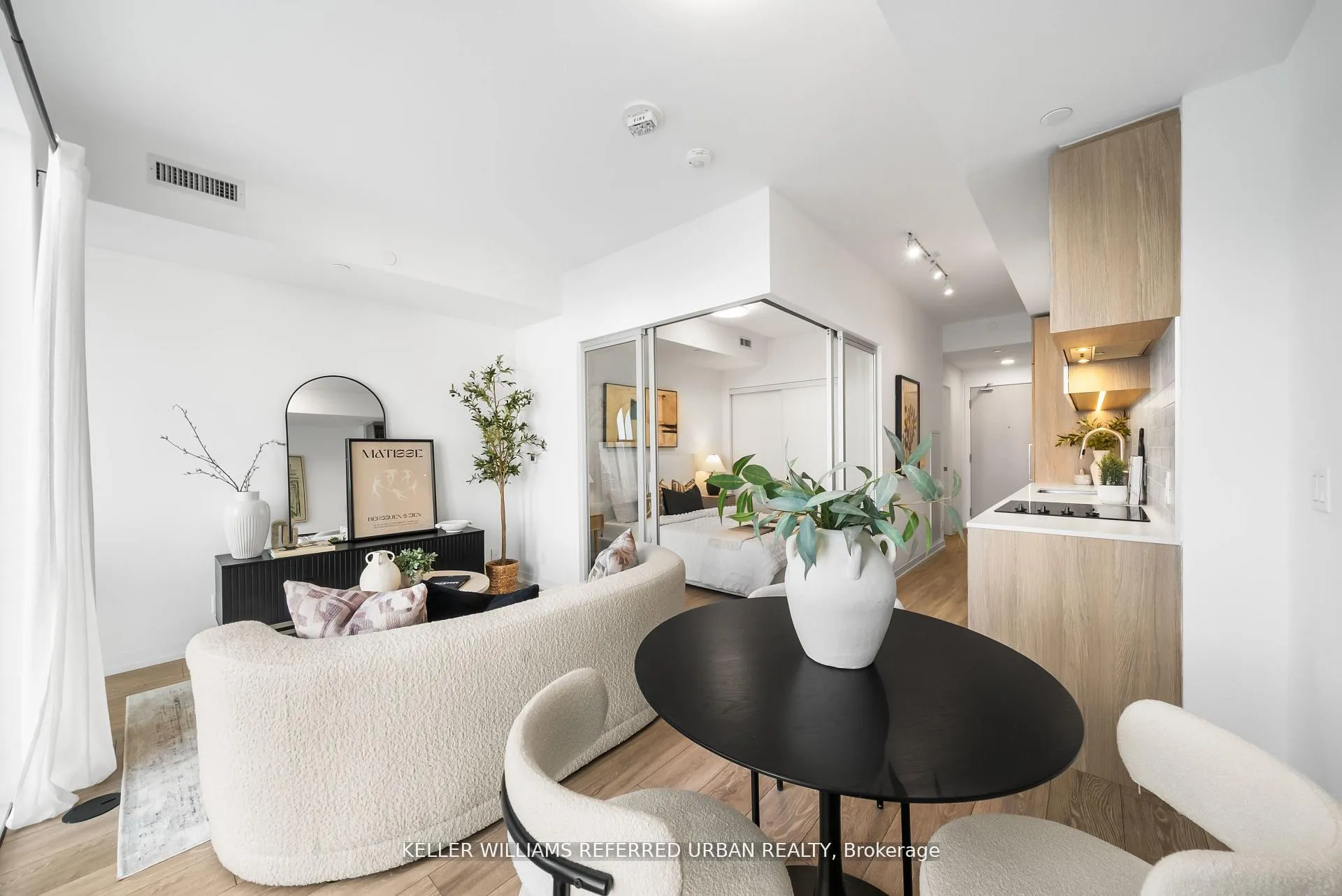 Photo 4 of Unit 322, 2020 Bathurst Street, Toronto, Humewood-Cedarvale — HOMEH