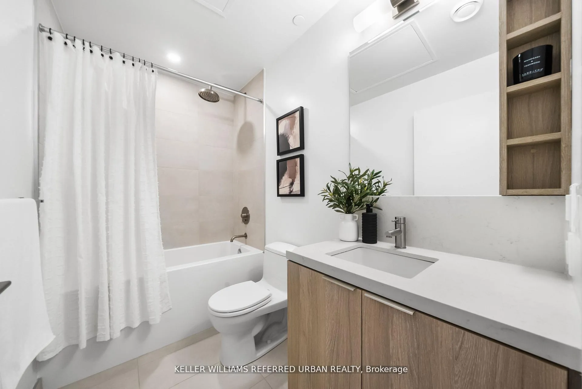 Photo 10 of Unit 322, 2020 Bathurst Street, Toronto, Humewood-Cedarvale — HOMEH