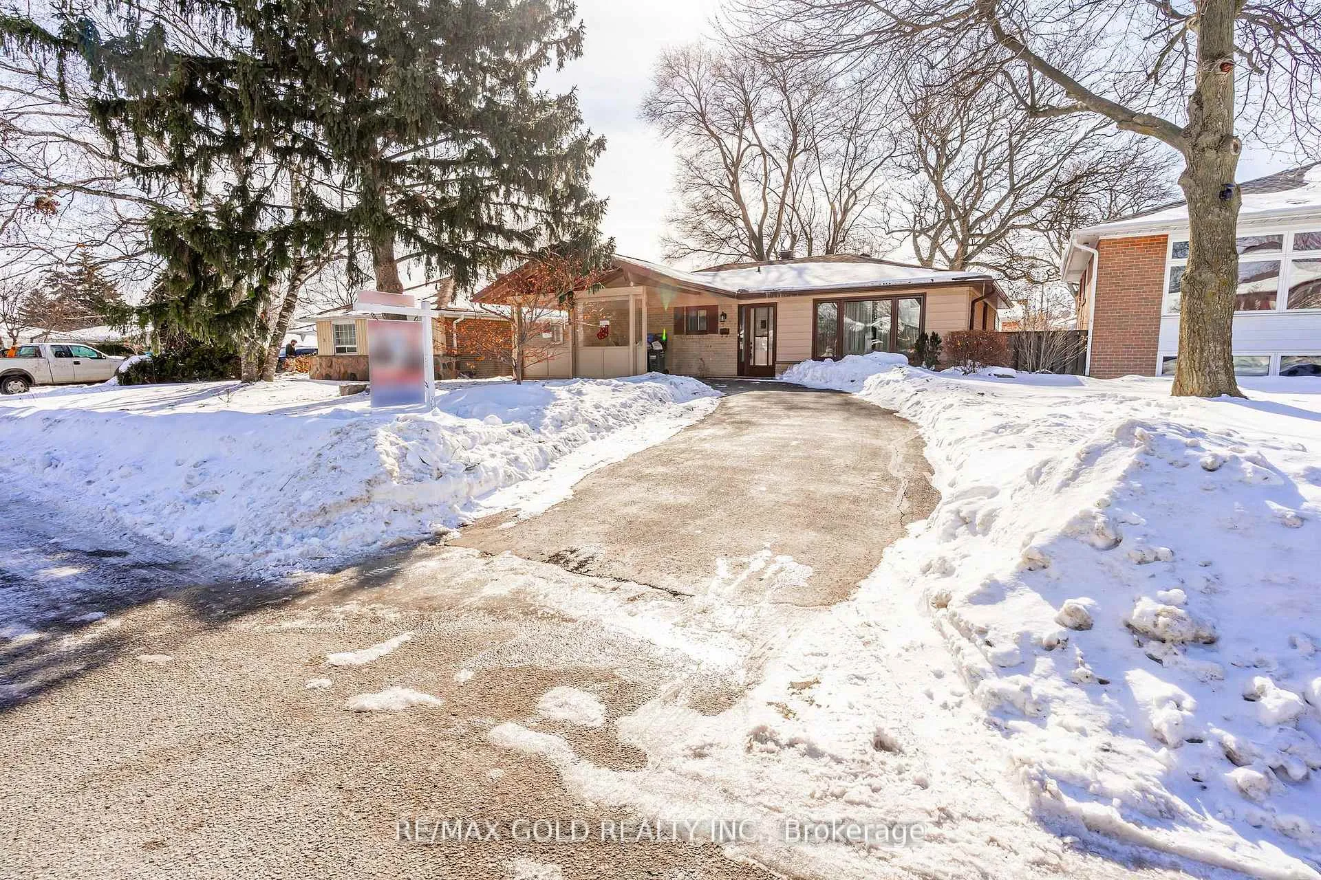Photo 1 of 29 Chesterfield Road, Brampton, Brampton East — HOMEH
