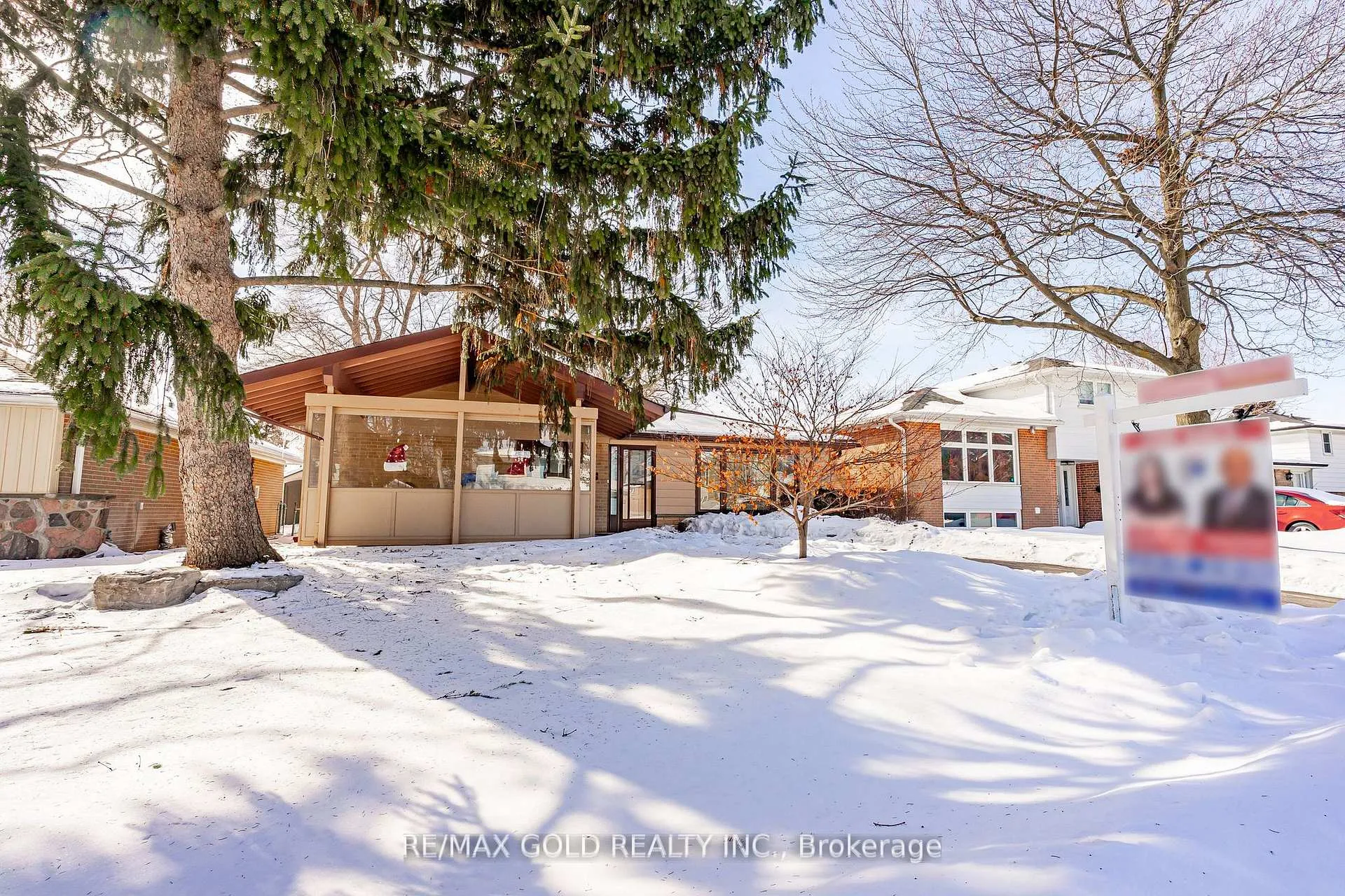 Photo 2 of 29 Chesterfield Road, Brampton, Brampton East — HOMEH