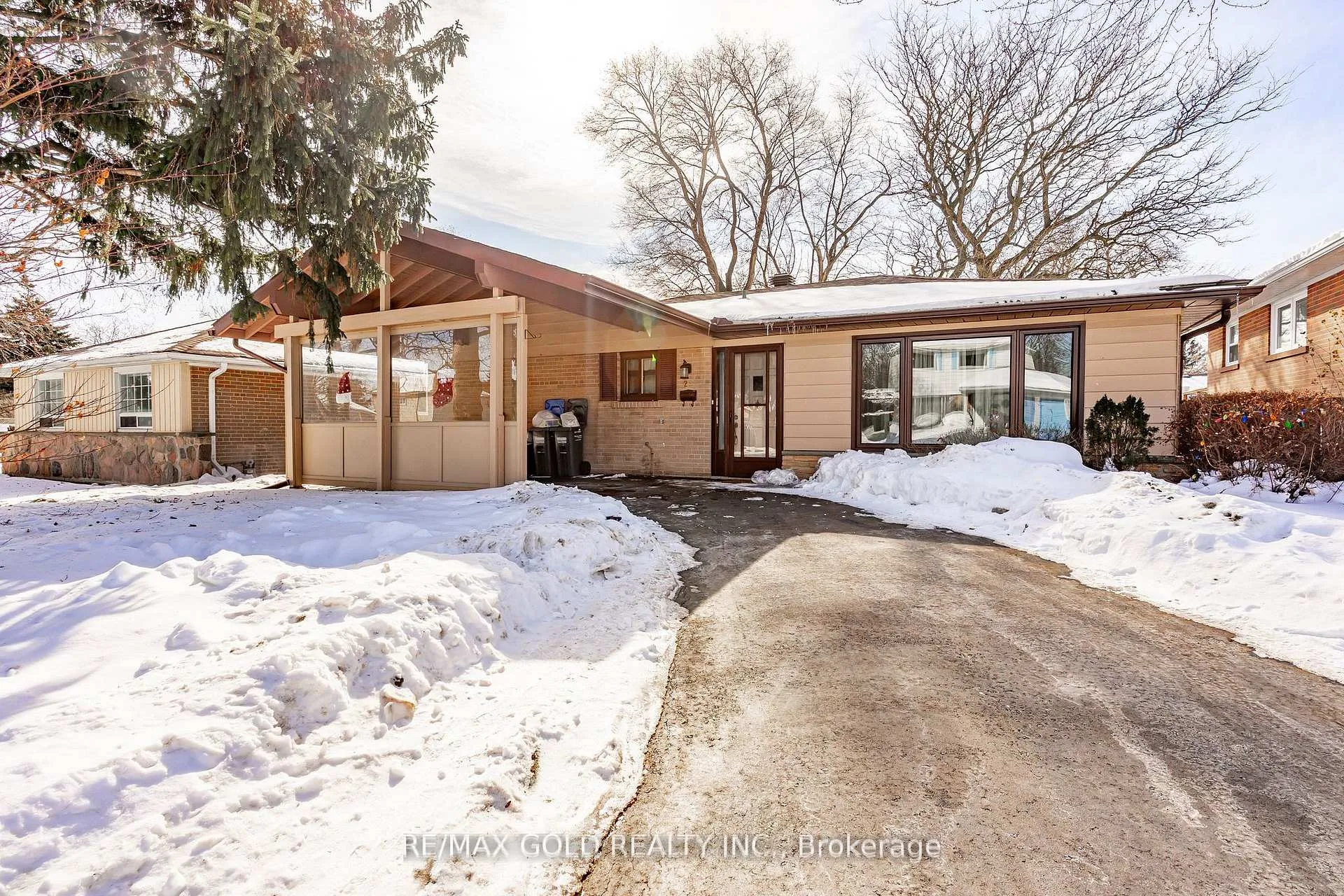Photo 3 of 29 Chesterfield Road, Brampton, Brampton East — HOMEH