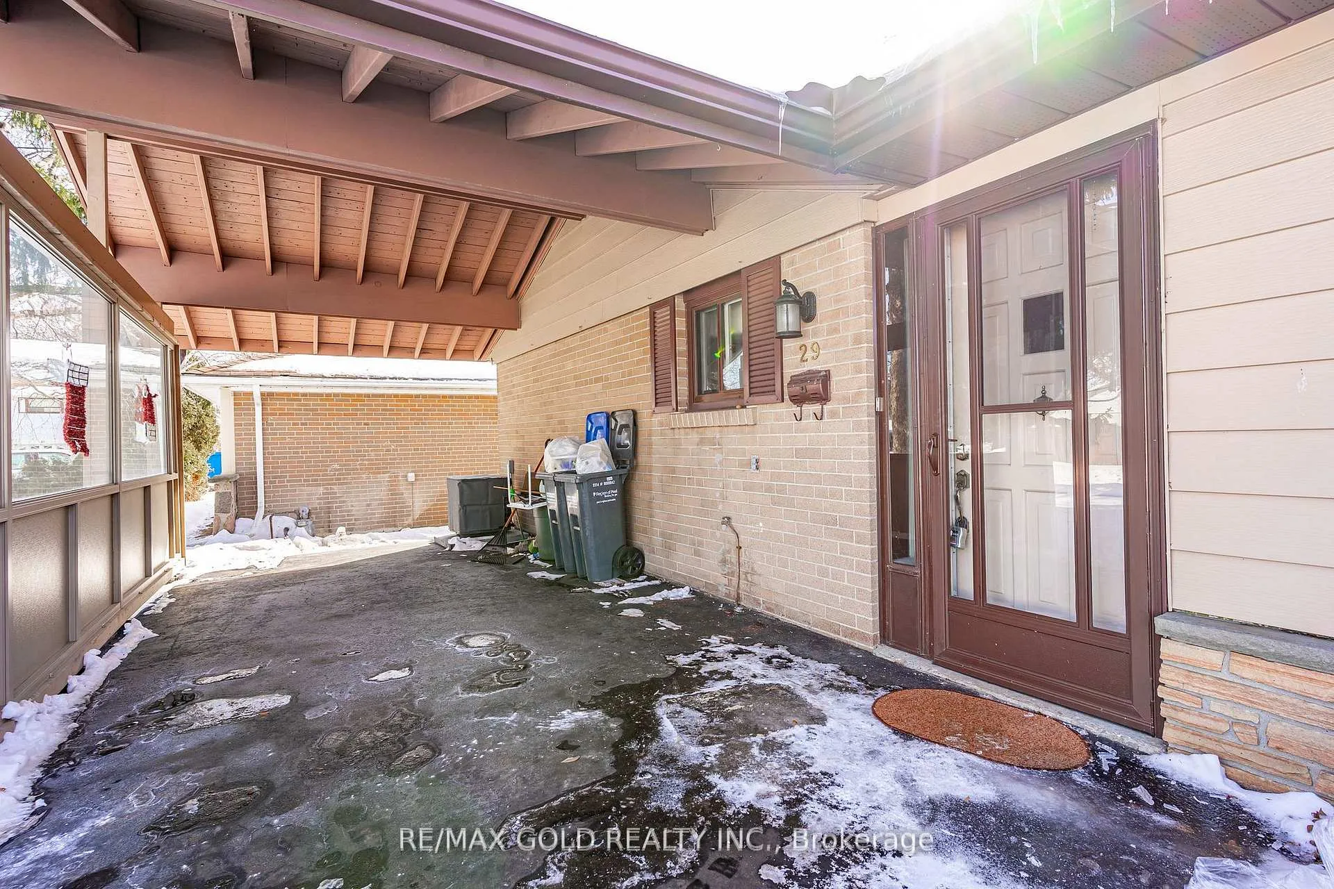 Photo 4 of 29 Chesterfield Road, Brampton, Brampton East — HOMEH