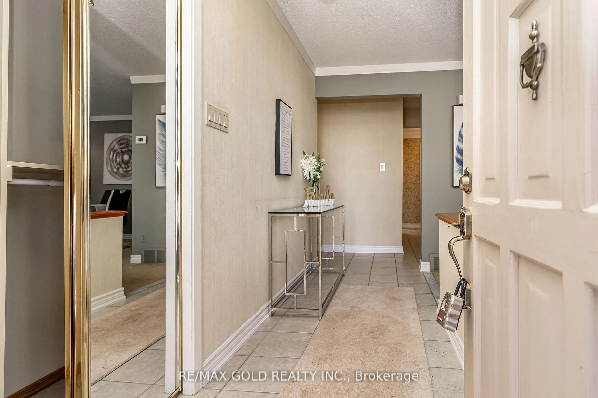 Photo 5 of 29 Chesterfield Road, Brampton, Brampton East — HOMEH