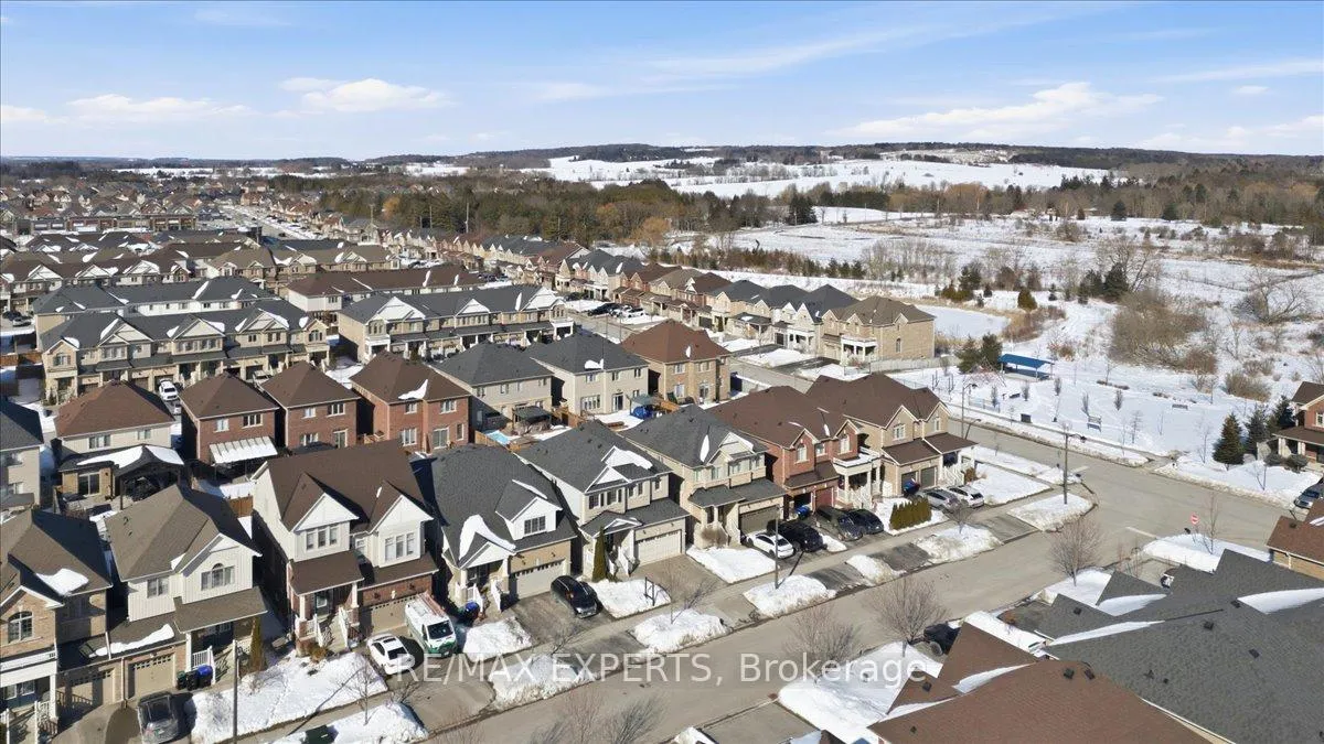 Photo 41 of 10 Mccabe Lane, New Tecumseth, Tottenham — HOMEH
