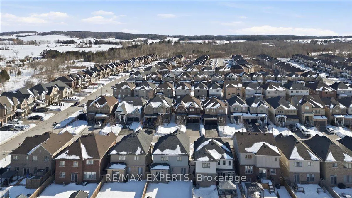 Photo 42 of 10 Mccabe Lane, New Tecumseth, Tottenham — HOMEH
