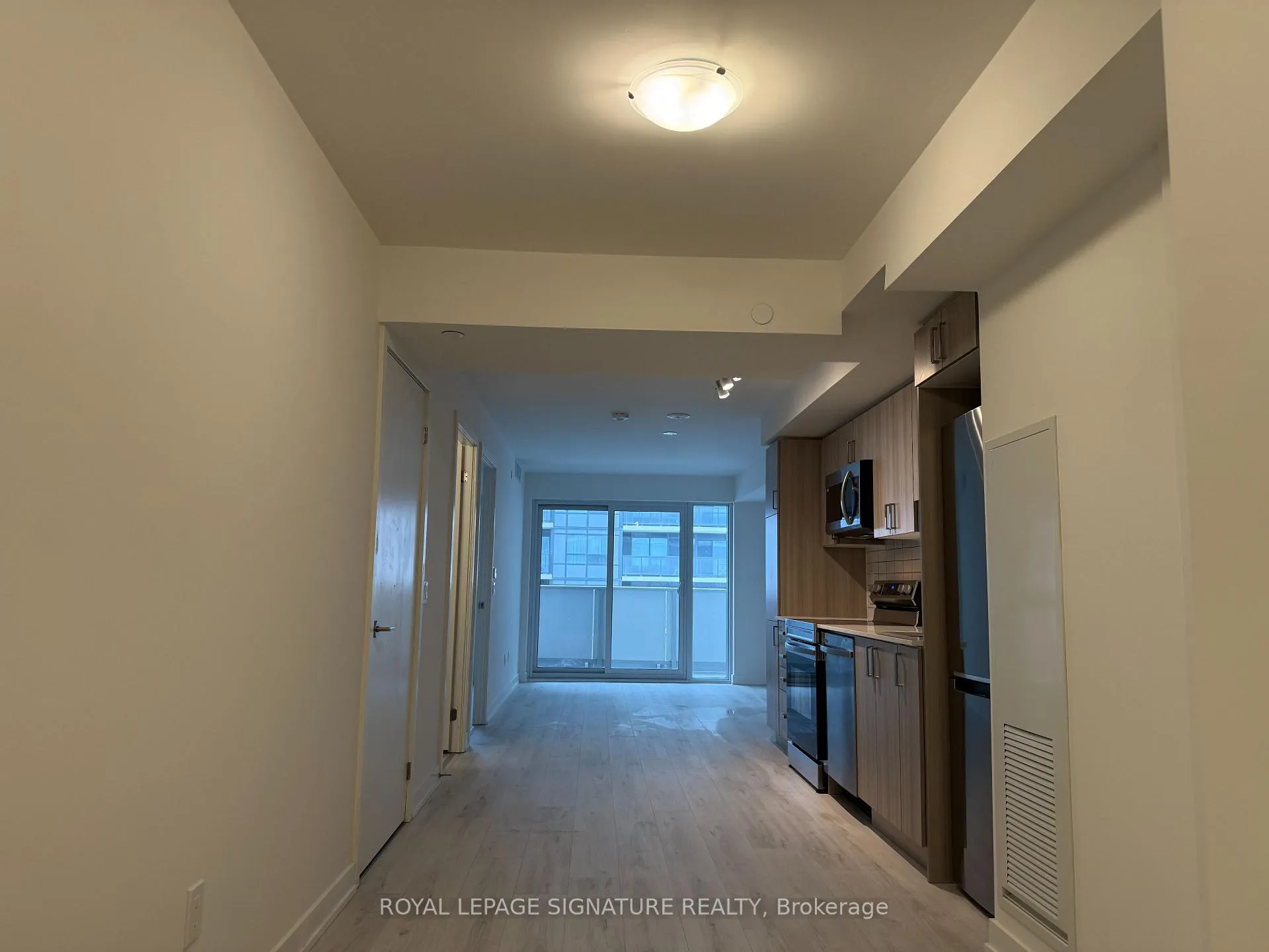 Photo 4 of Unit 809, 1010 Sandy Beach Road, Pickering, Bay Ridges — HOMEH