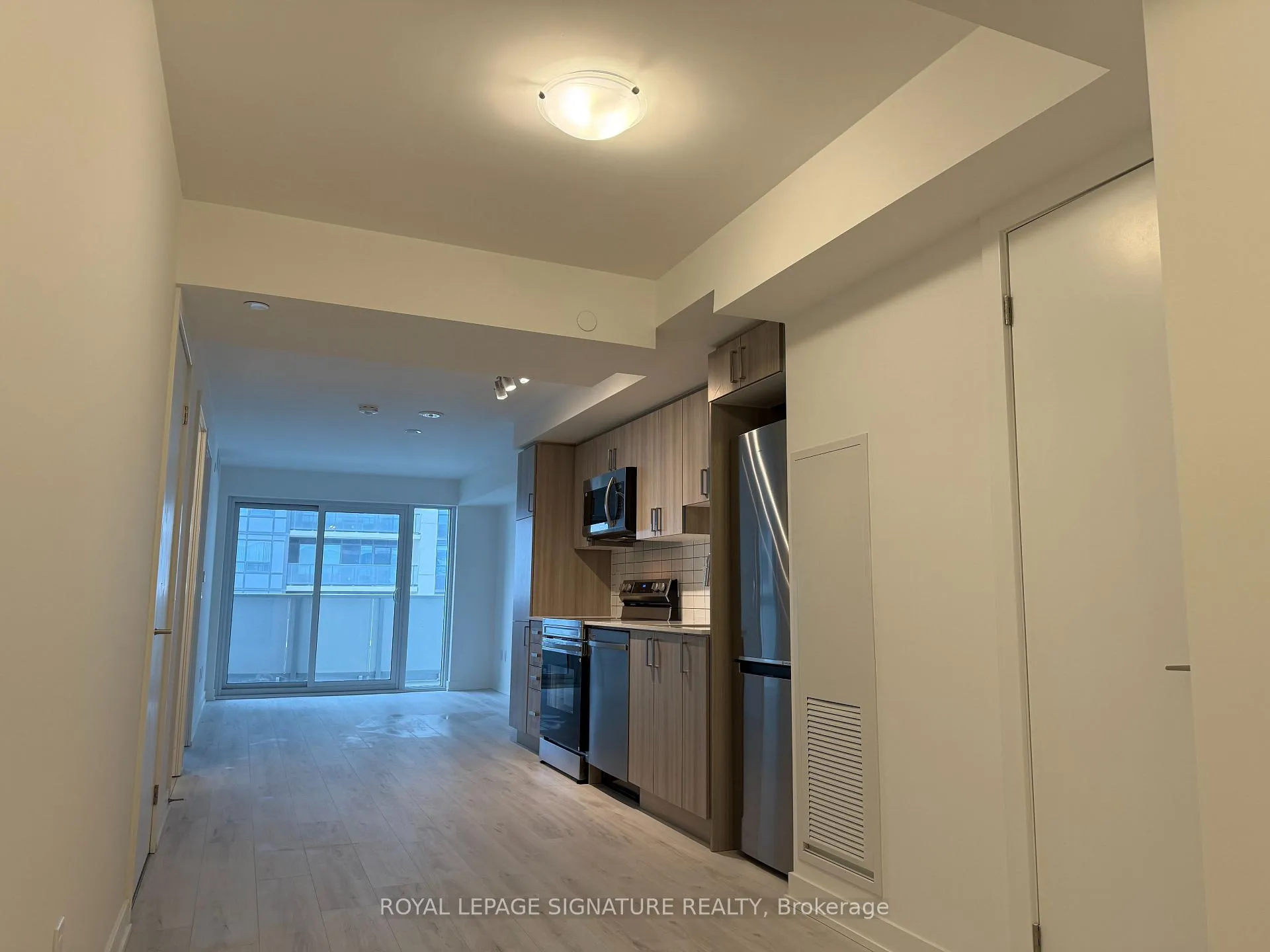 Photo 5 of Unit 809, 1010 Sandy Beach Road, Pickering, Bay Ridges — HOMEH