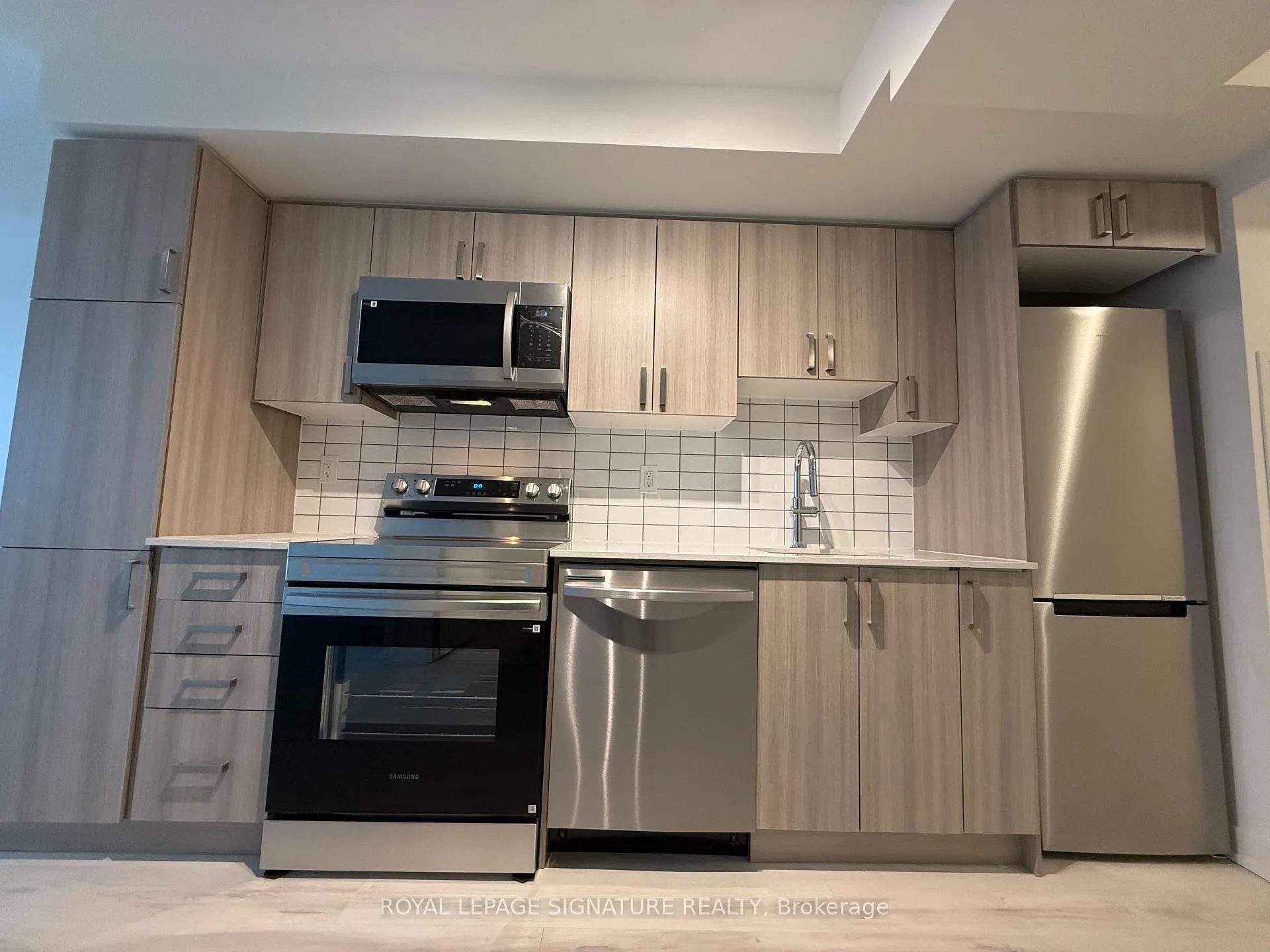 Photo 10 of Unit 809, 1010 Sandy Beach Road, Pickering, Bay Ridges — HOMEH