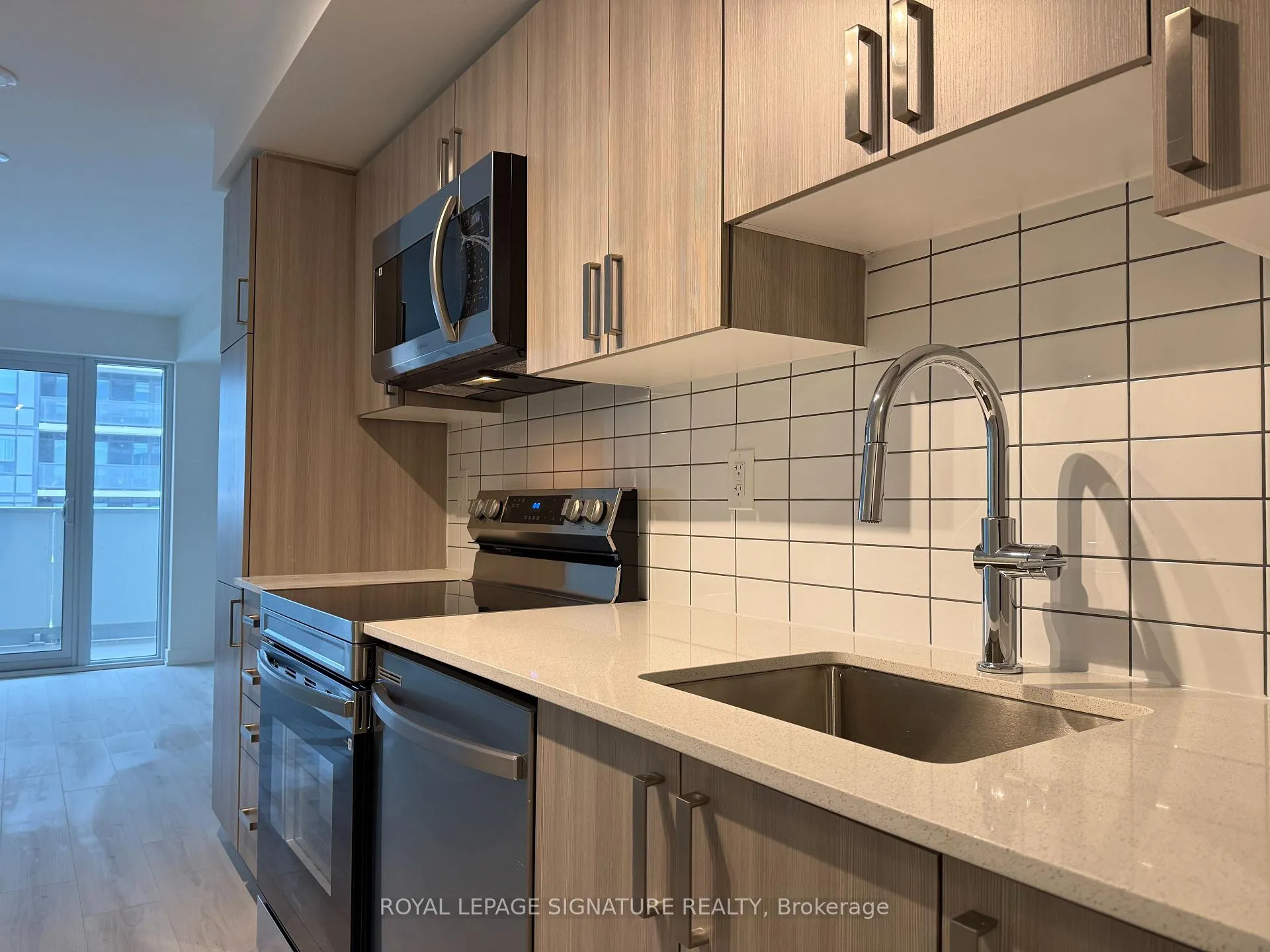 Photo 11 of Unit 809, 1010 Sandy Beach Road, Pickering, Bay Ridges — HOMEH