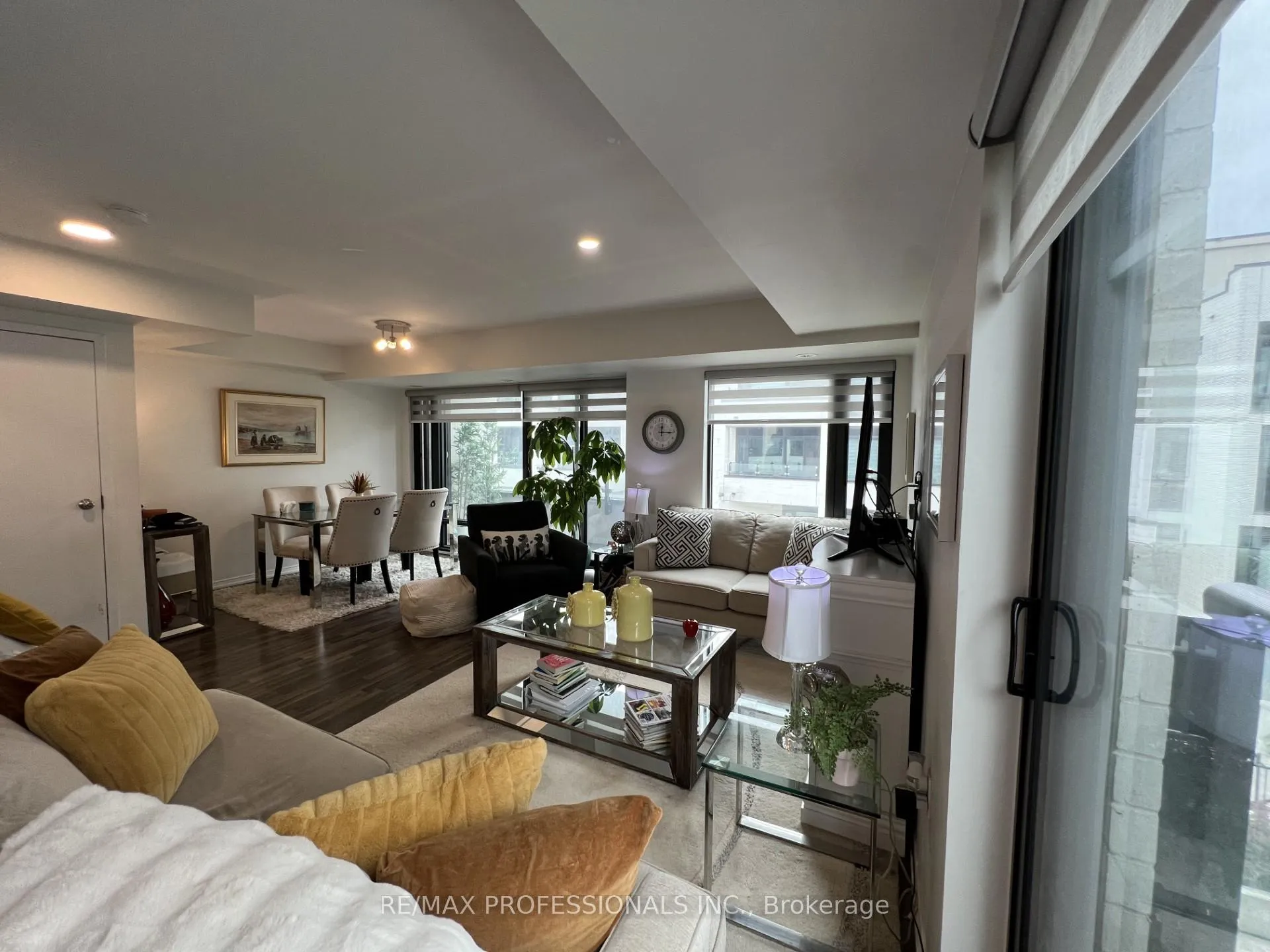 Photo 2 of 134 Widdicombe Hill, Etobicoke, Willowridge-Martingrove-Richview — HOMEH
