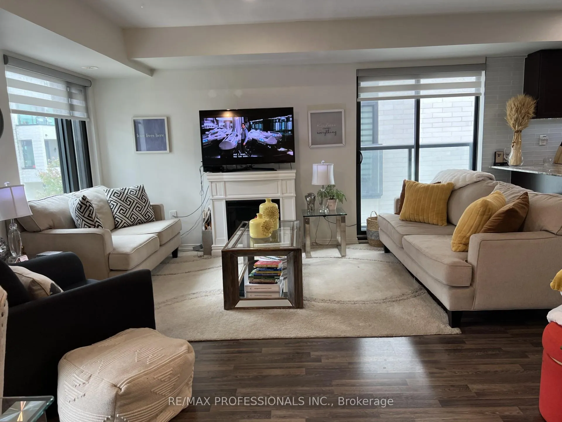 Photo 3 of 134 Widdicombe Hill, Etobicoke, Willowridge-Martingrove-Richview — HOMEH