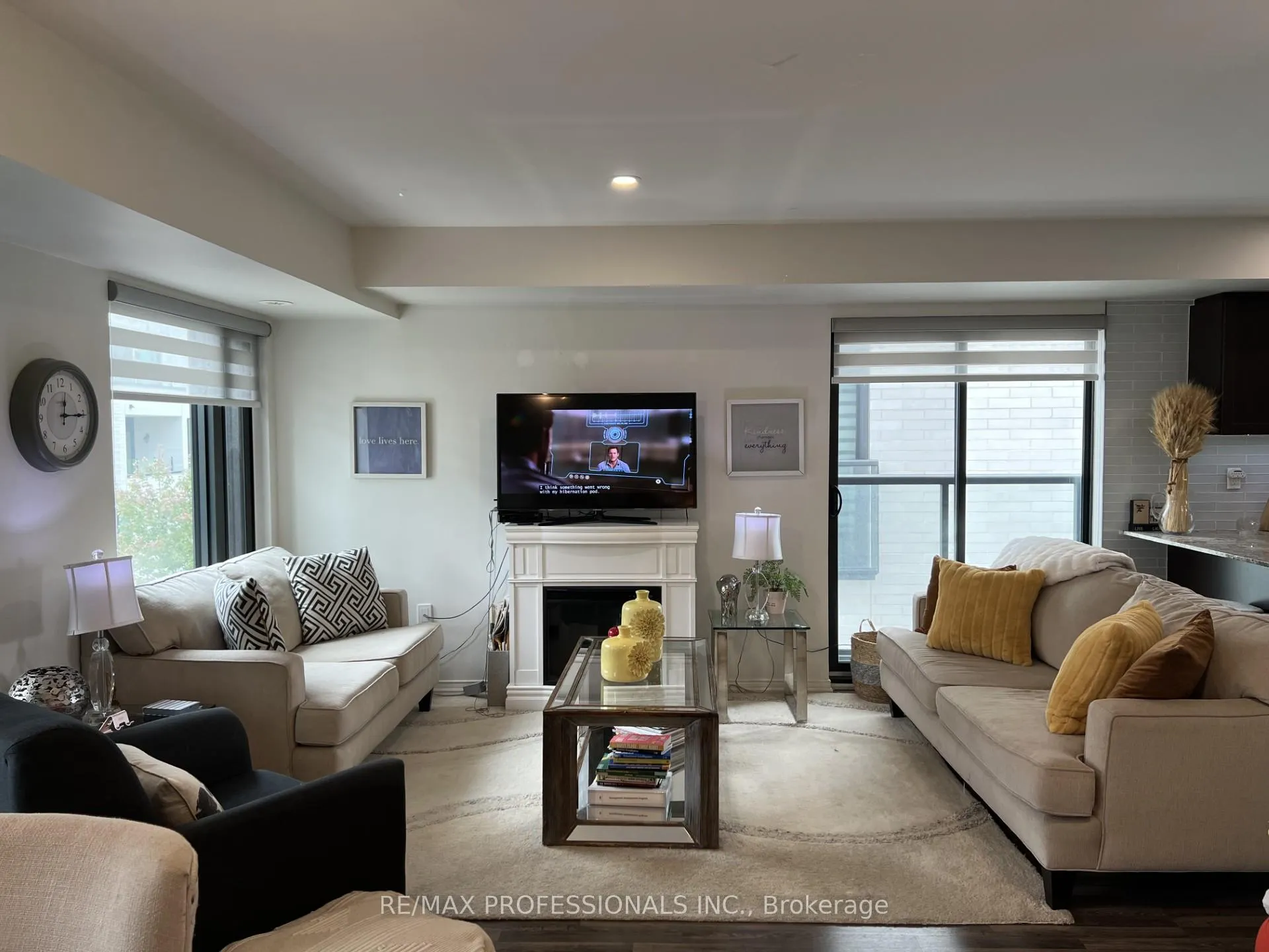 Photo 4 of 134 Widdicombe Hill, Etobicoke, Willowridge-Martingrove-Richview — HOMEH
